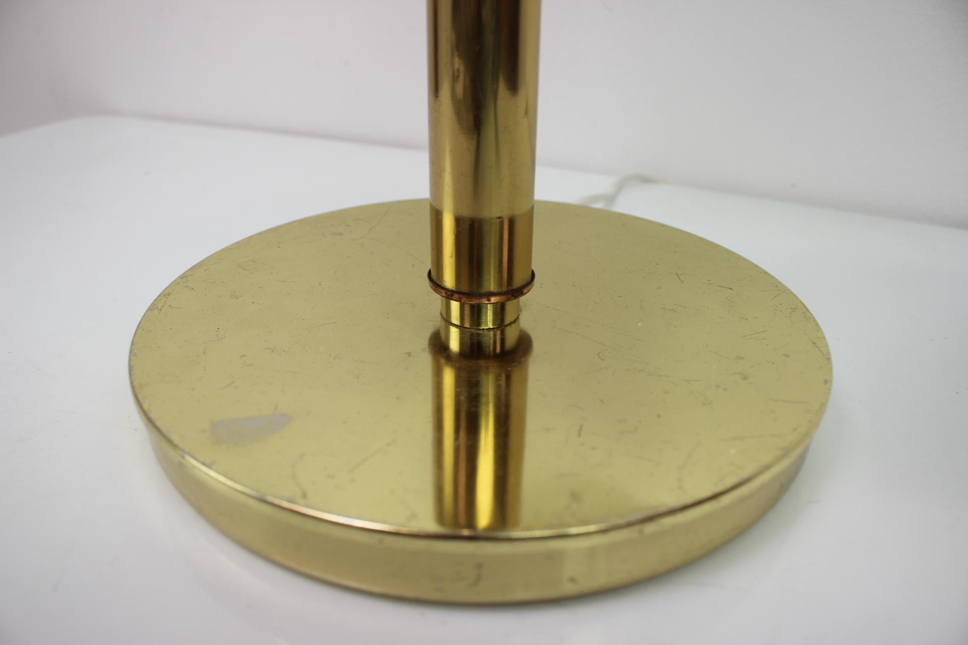 Mid-Century-Tischlampe aus Messing von Kamenicky Senov, 1960er Jahre im Angebot 2