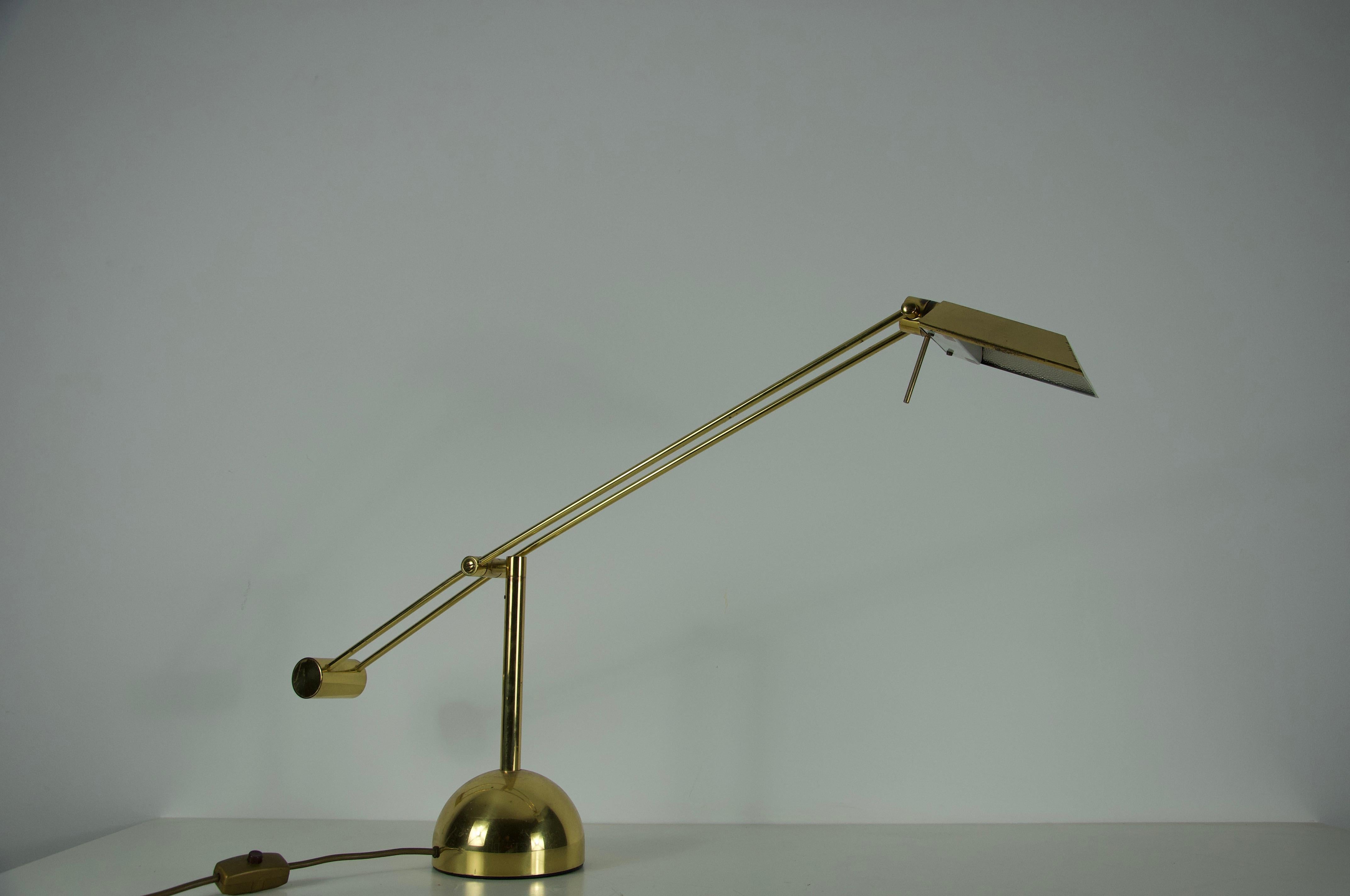 Lámpara de sobremesa de latón de mediados de siglo de Sölken, años 60, Alemania Alemán en venta