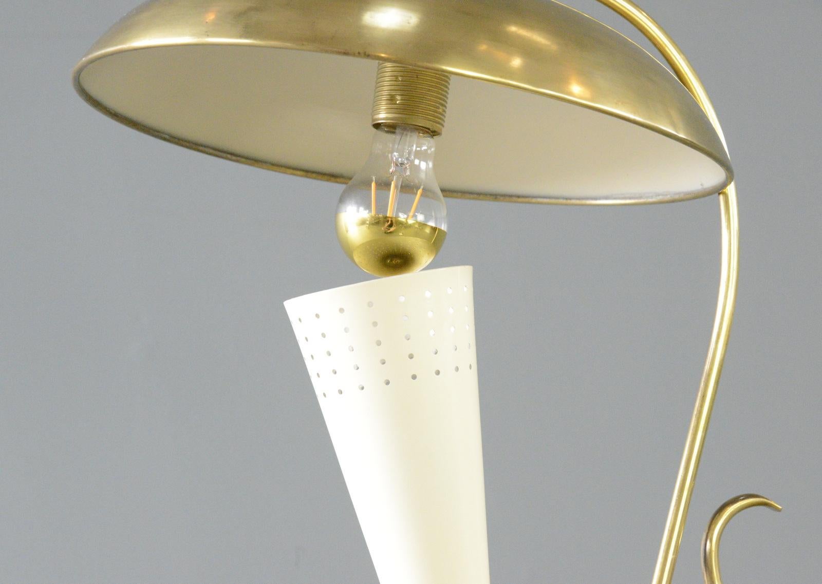 Lampe de table en laiton du milieu du siècle dernier Circa 1950s Bon état - En vente à Gloucester, GB
