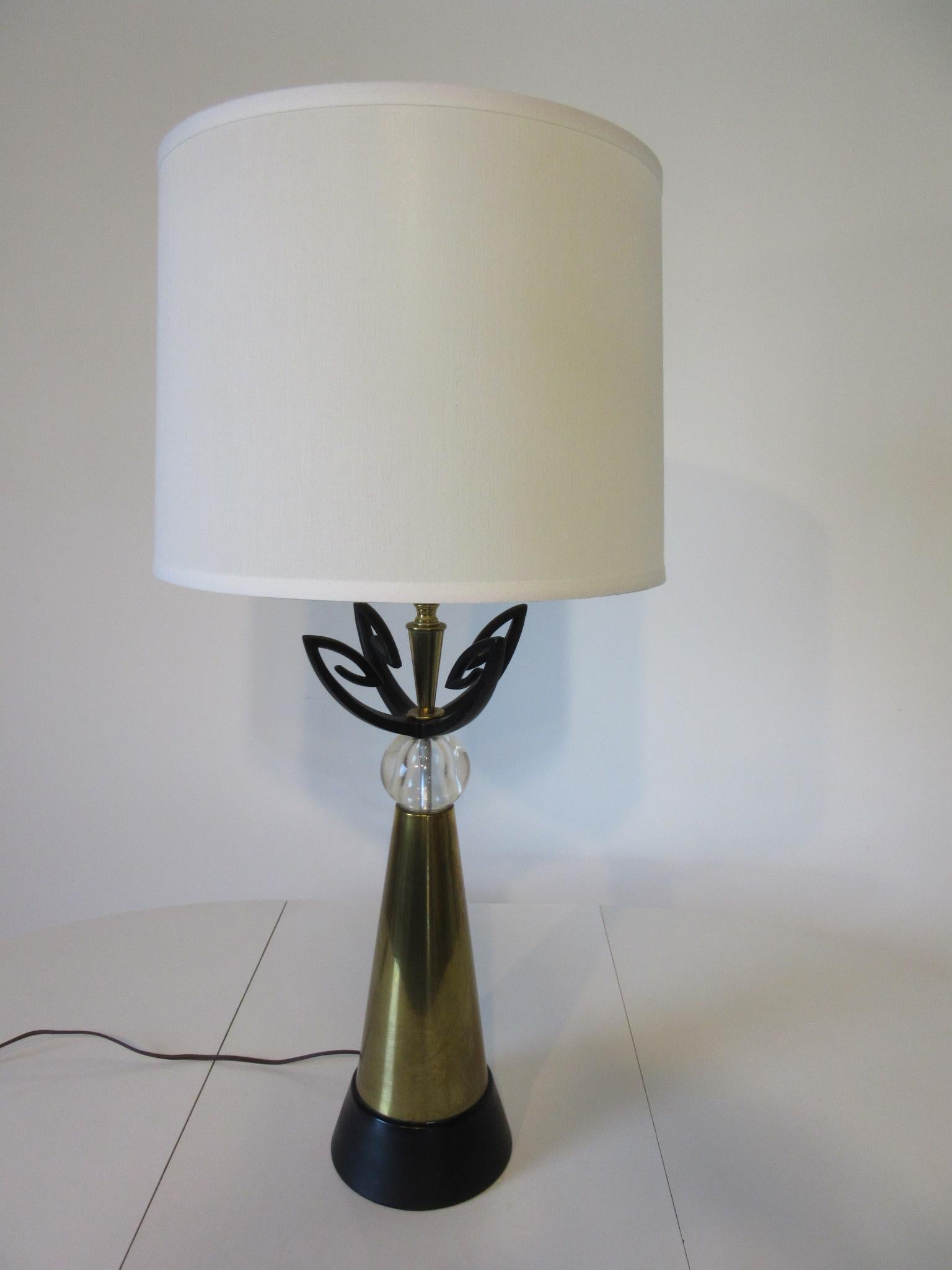 Mid Century 1950's Brass Table Lamp in the Style of Rembrandt by Aurora In Good Condition In Cincinnati, OH