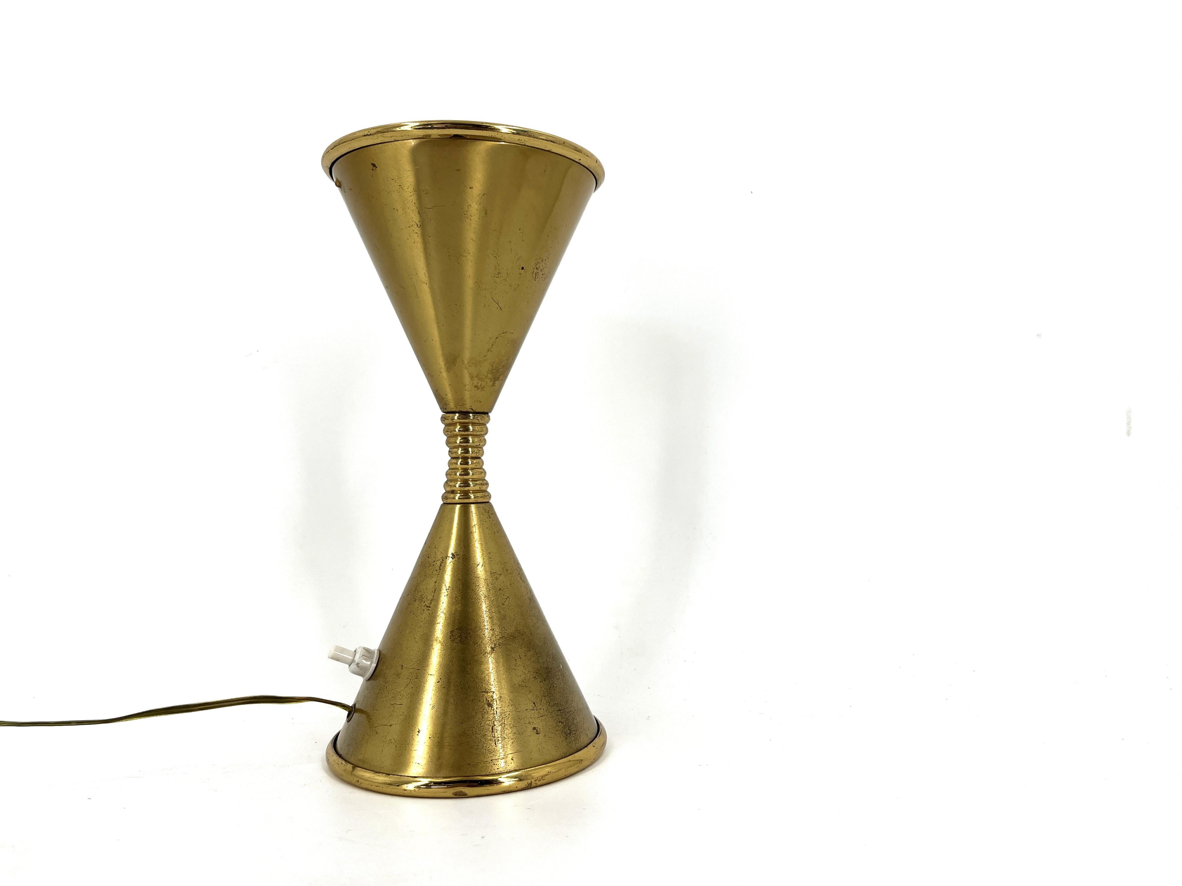 Mid century brass table lamp model Clessidra by Angelo Lelli for Arredoluce, 196 en Bueno estado para la venta en Leuven, Vlaams Gewest