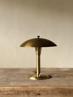 Tischlampe aus Messing aus der Mitte des Jahrhunderts mit verstellbarem Kuppelschirm, Norwegen, um die 1950er Jahre