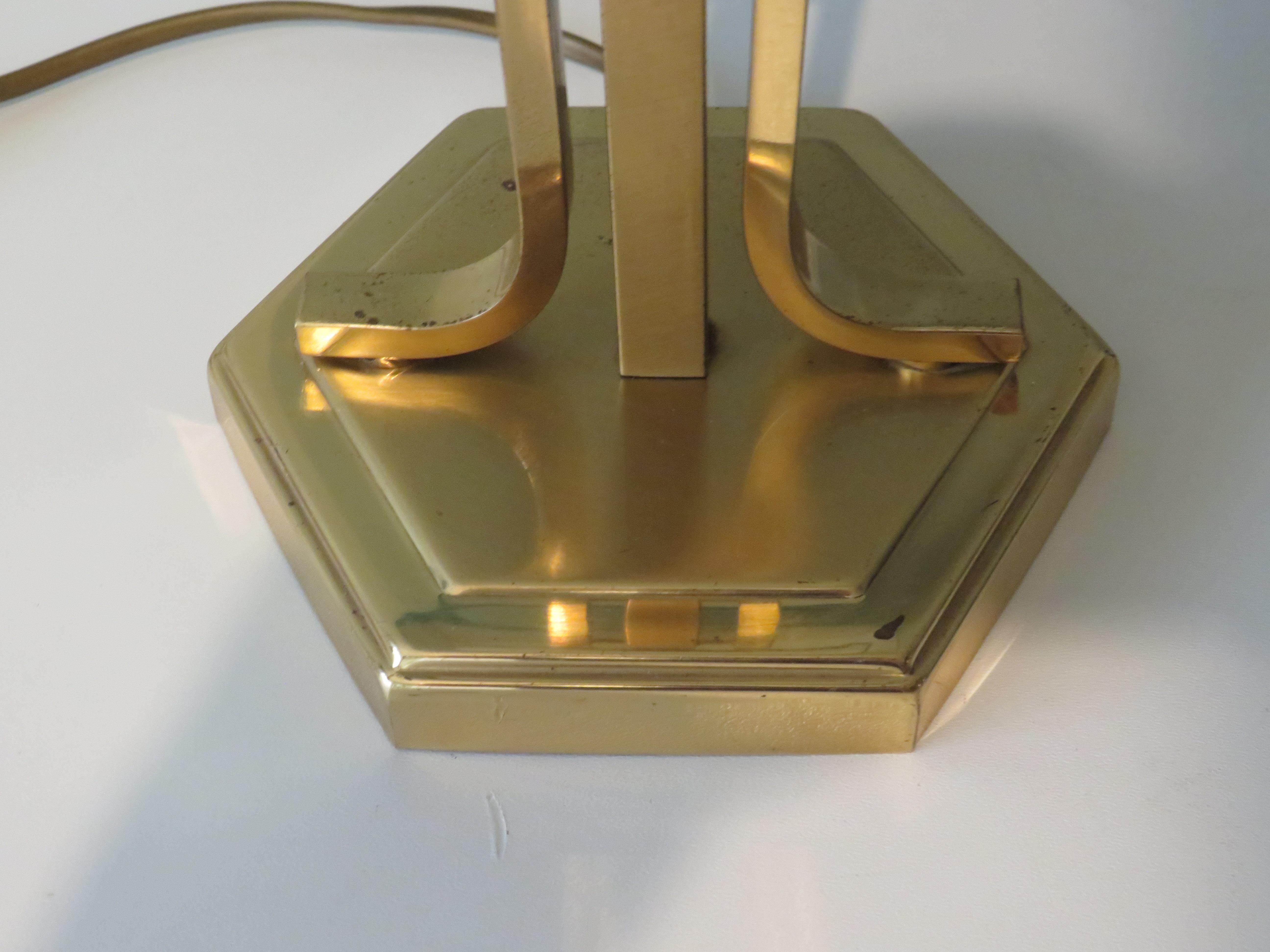 Midcentury Brass Table Lamp with New Custom Lampshade In Good Condition For Sale In Herentals, BE