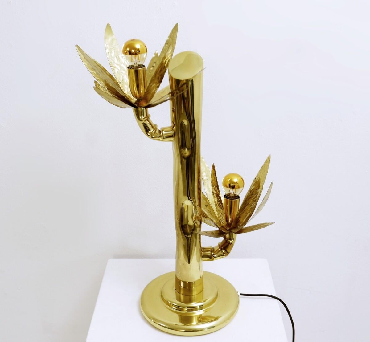 Tischlampe aus Messing aus der Mitte des Jahrhunderts mit zwei Armen und Lichtblume von Bottega Gadda im Zustand „Gut“ im Angebot in Uccle, BE