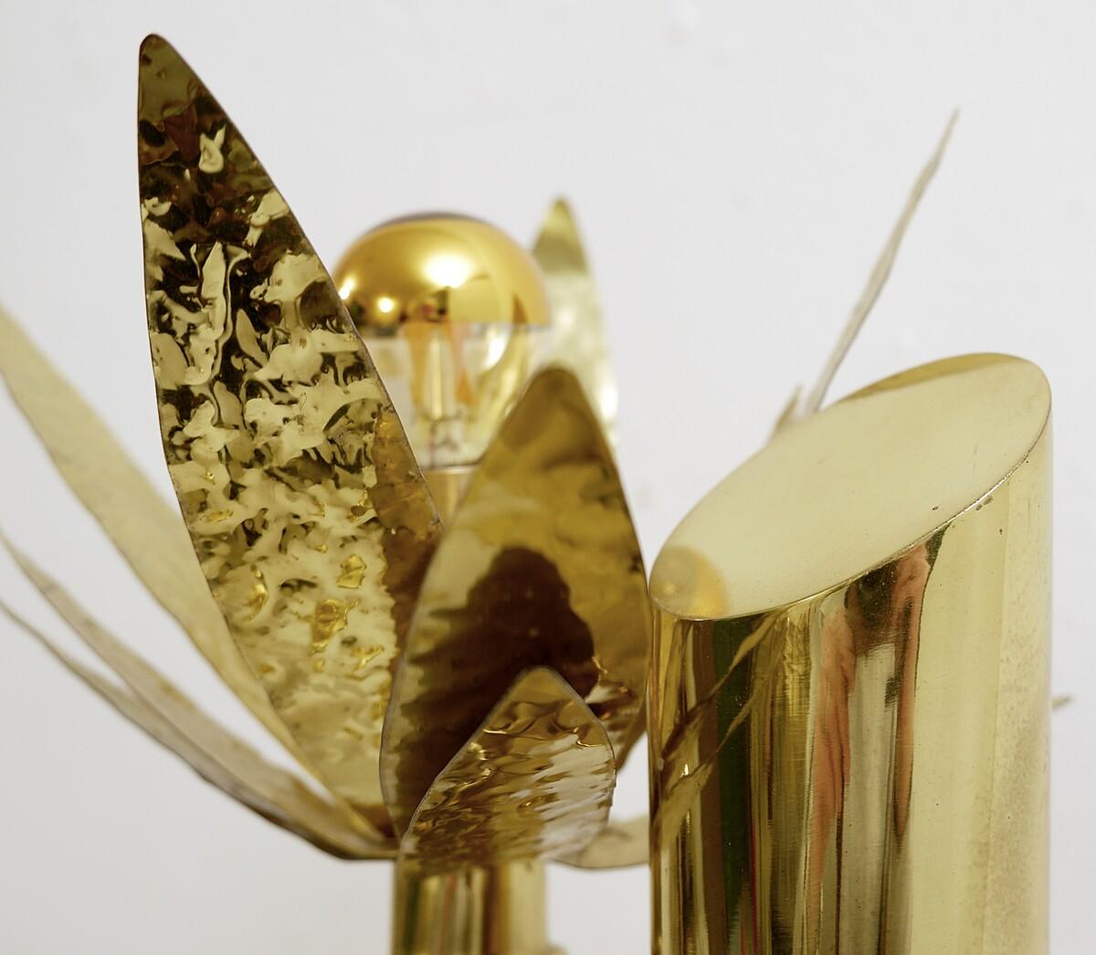 Tischlampe aus Messing aus der Mitte des Jahrhunderts mit zwei Armen und Lichtblume von Bottega Gadda im Angebot 3