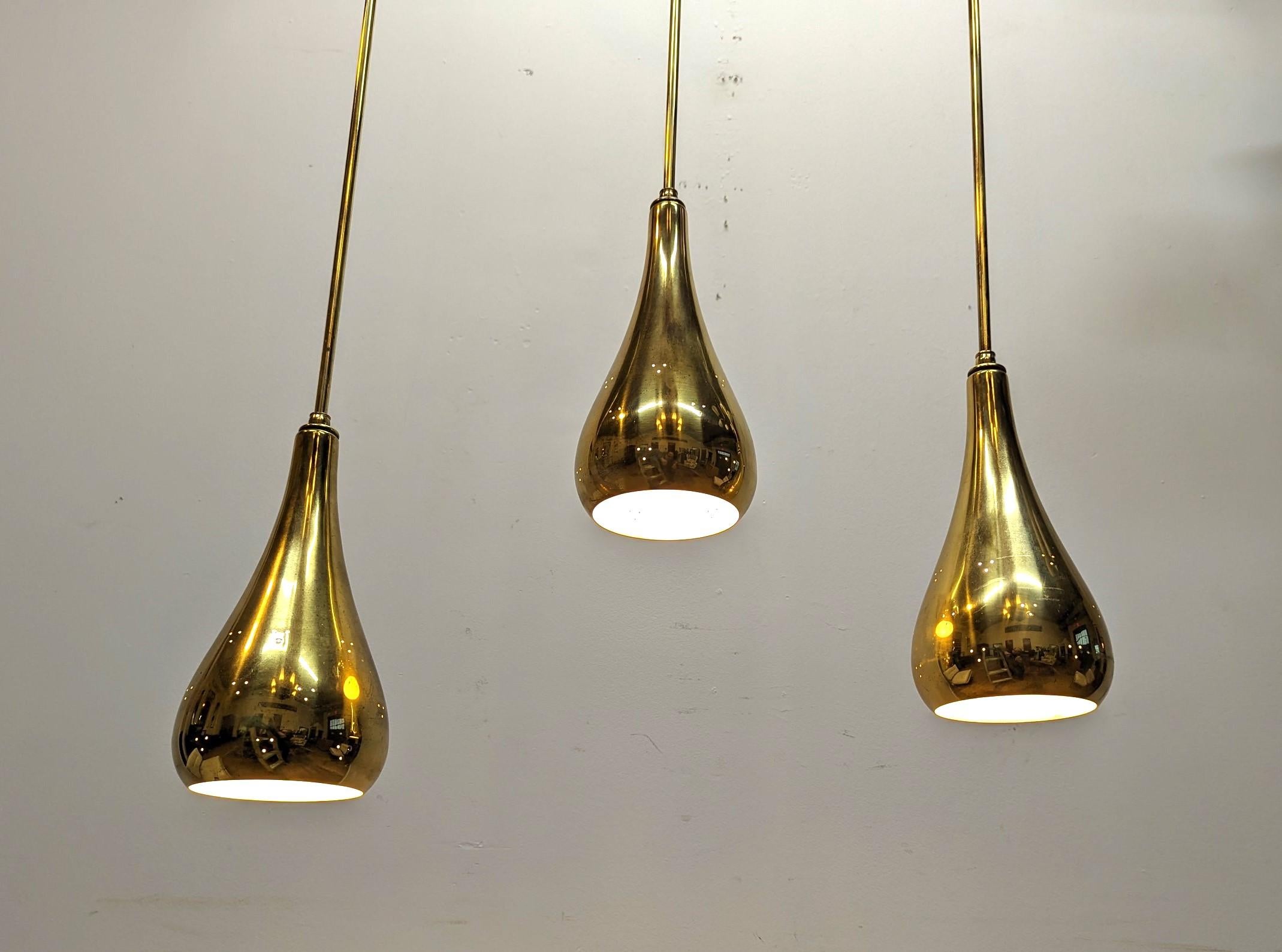 Mid Century Brass Tear Drop Pendants attributed Paavo Tynell for Lightolier For Sale 2