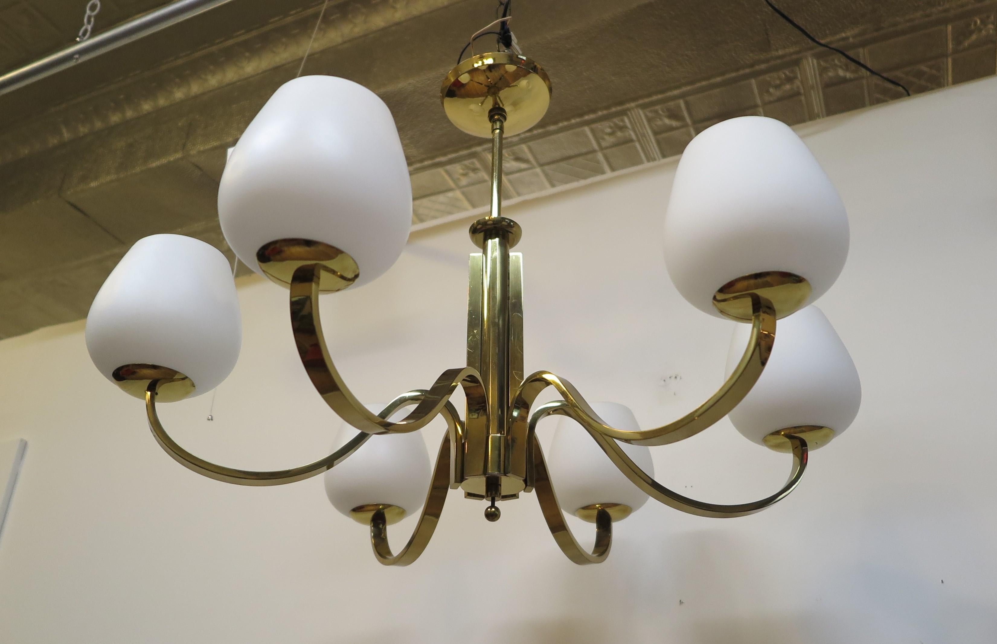Mid-Century moderno Lampadario a torre in ottone del metà del secolo scorso in vendita