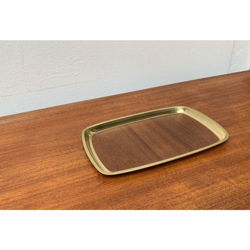 Vassoio in ottone di metà secolo con impiallacciatura in teak, anni '60 In condizioni ottime in vendita a Hamburg, DE