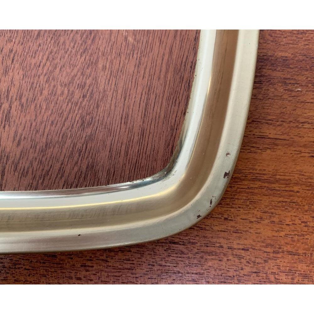 Vassoio in ottone di metà secolo con impiallacciatura in teak, anni '60 in vendita 1