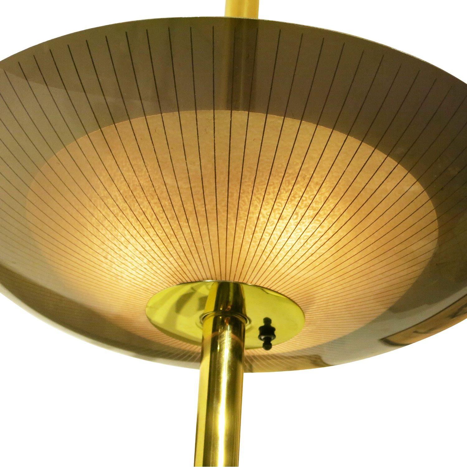 Metà XX secolo Lampada da terra a soffitto a tripla luce in ottone del Mid Century in vendita