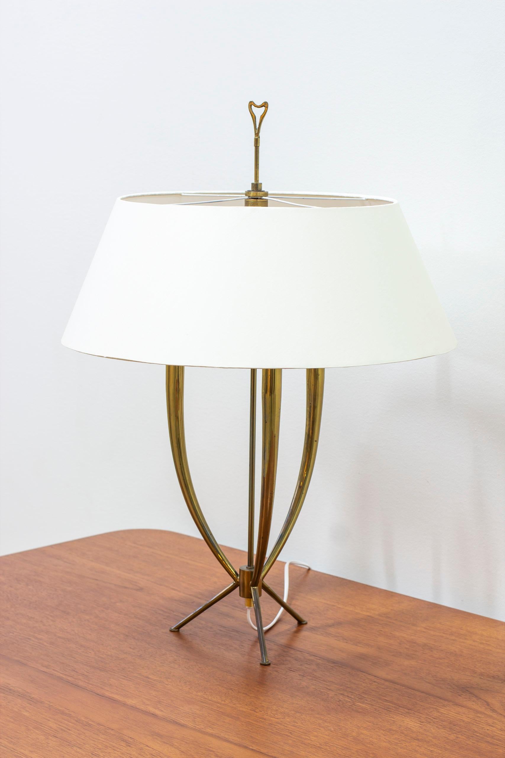 Lampe de table tripode en laiton, années 1950, Atomic age en vente 6