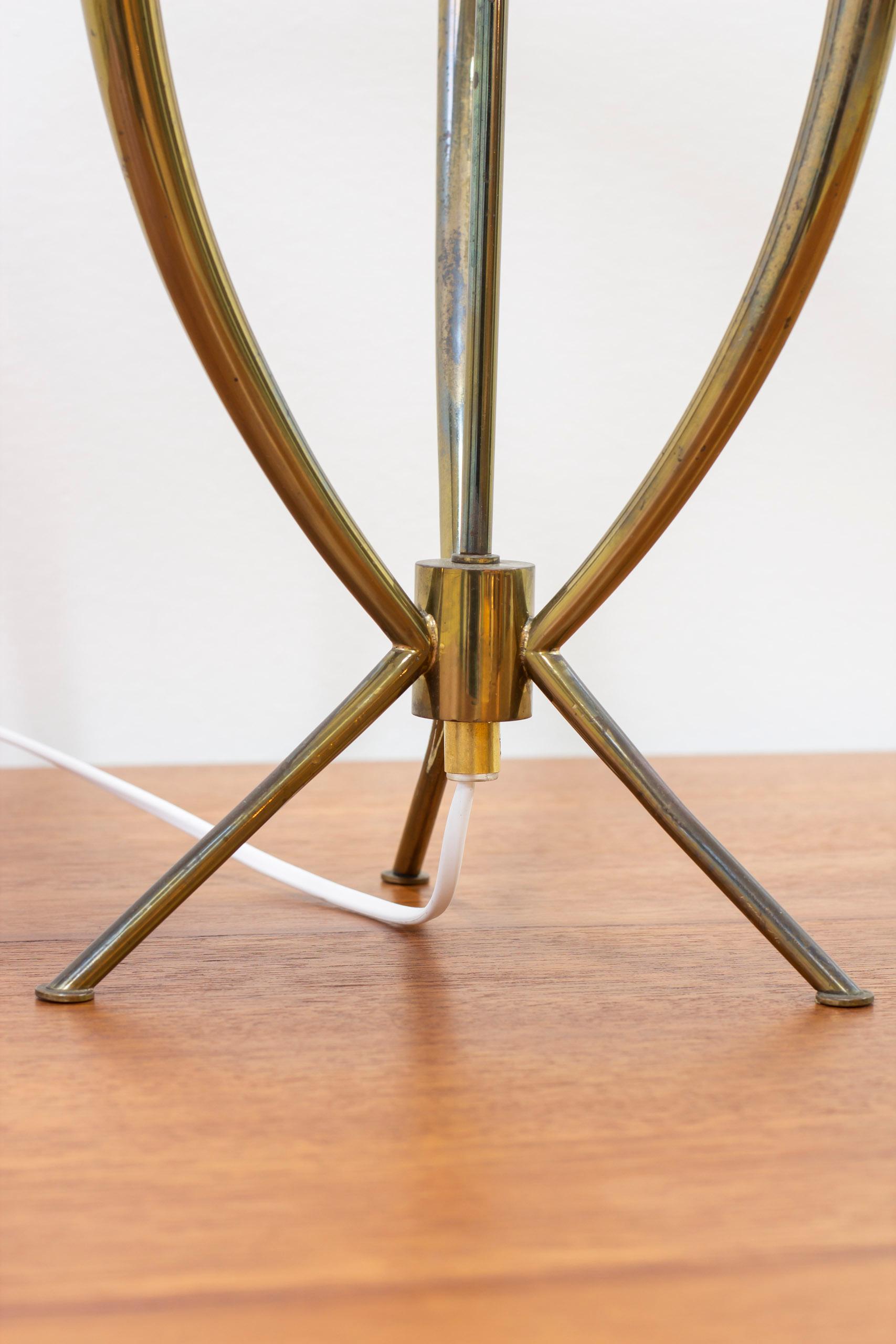 Lampe de table tripode en laiton, années 1950, Atomic age en vente 7