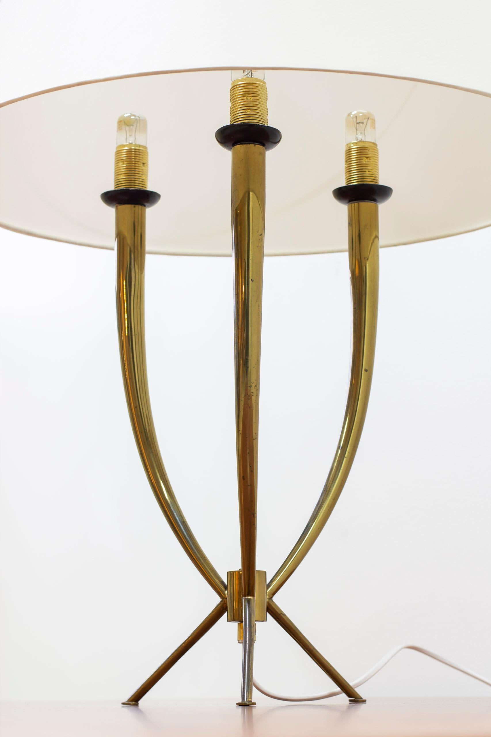 Lampe de table tripode en laiton, années 1950, Atomic age en vente 1