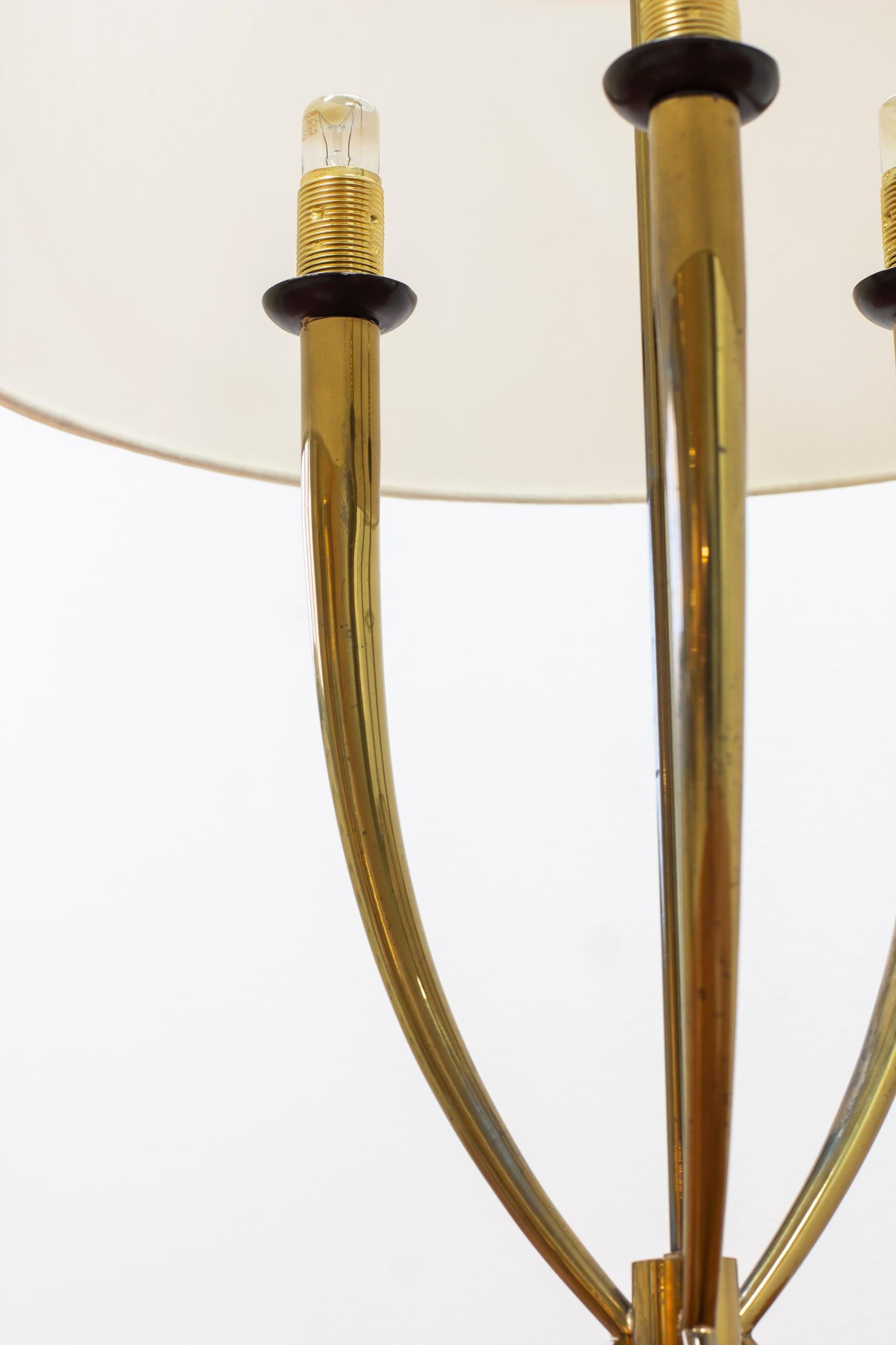 Lampe de table tripode en laiton, années 1950, Atomic age en vente 2