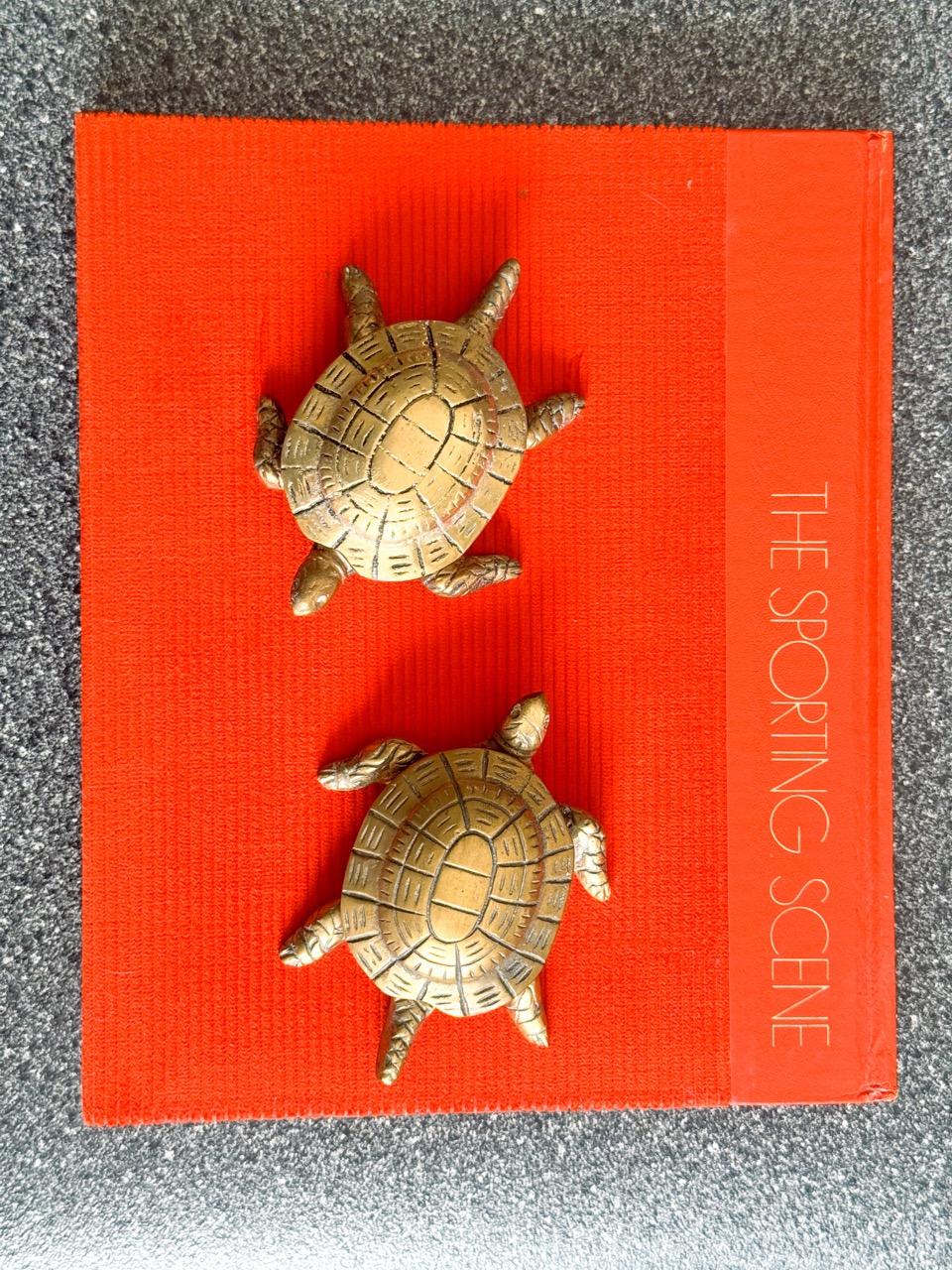 Mid-Century Brass Turtle Animal Ashtray with Detachable Shell — Two Available en vente 3
