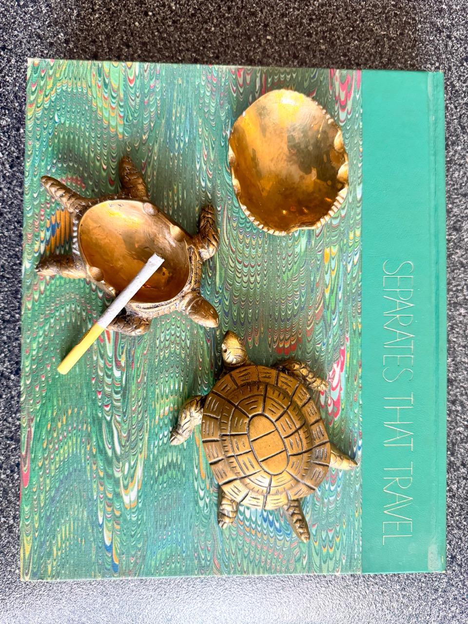 Mid-Century Brass Turtle Animal Ashtray with Detachable Shell — Two Available en vente 4