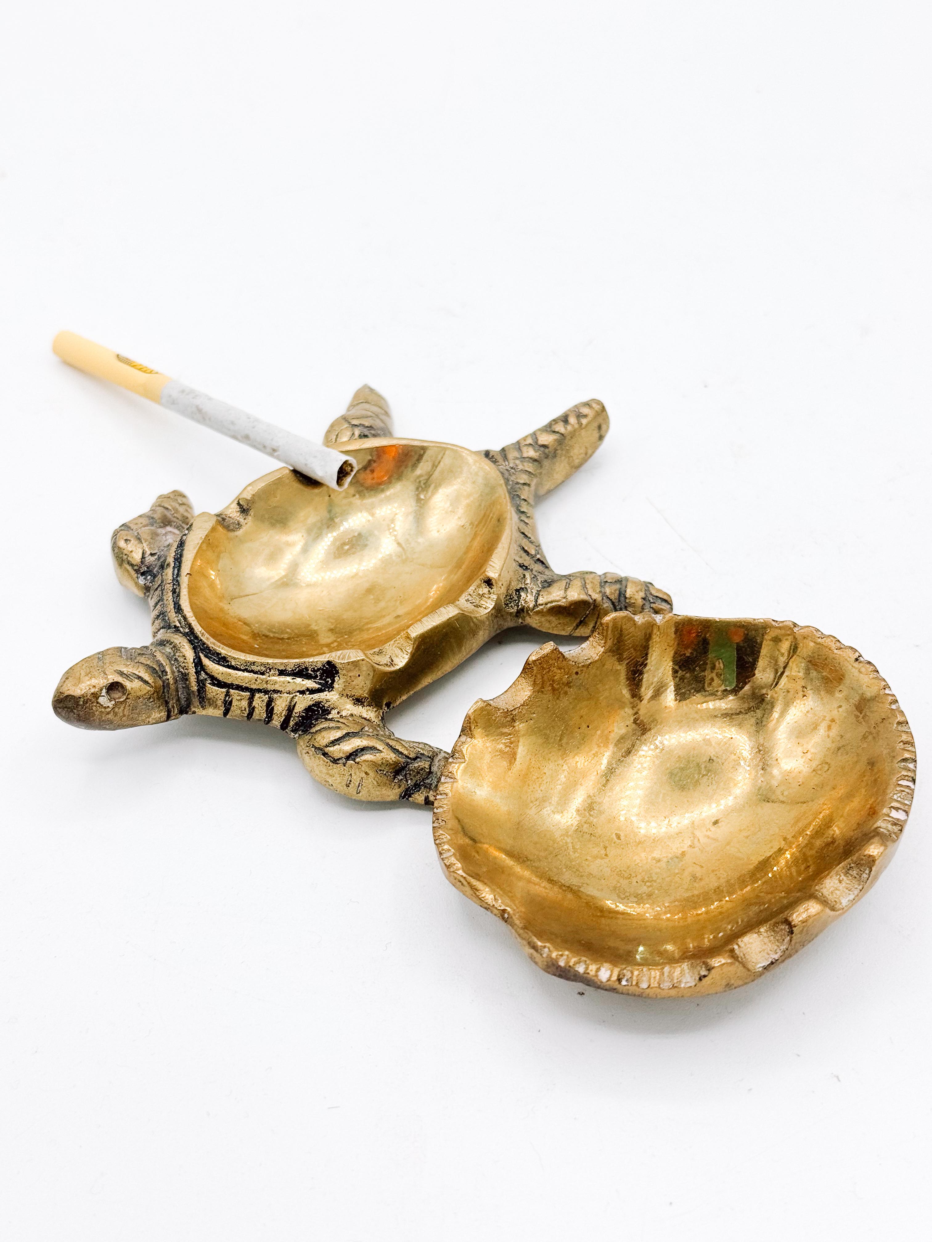Mid-Century Brass Turtle Animal Ashtray with Detachable Shell — Two Available en vente 1