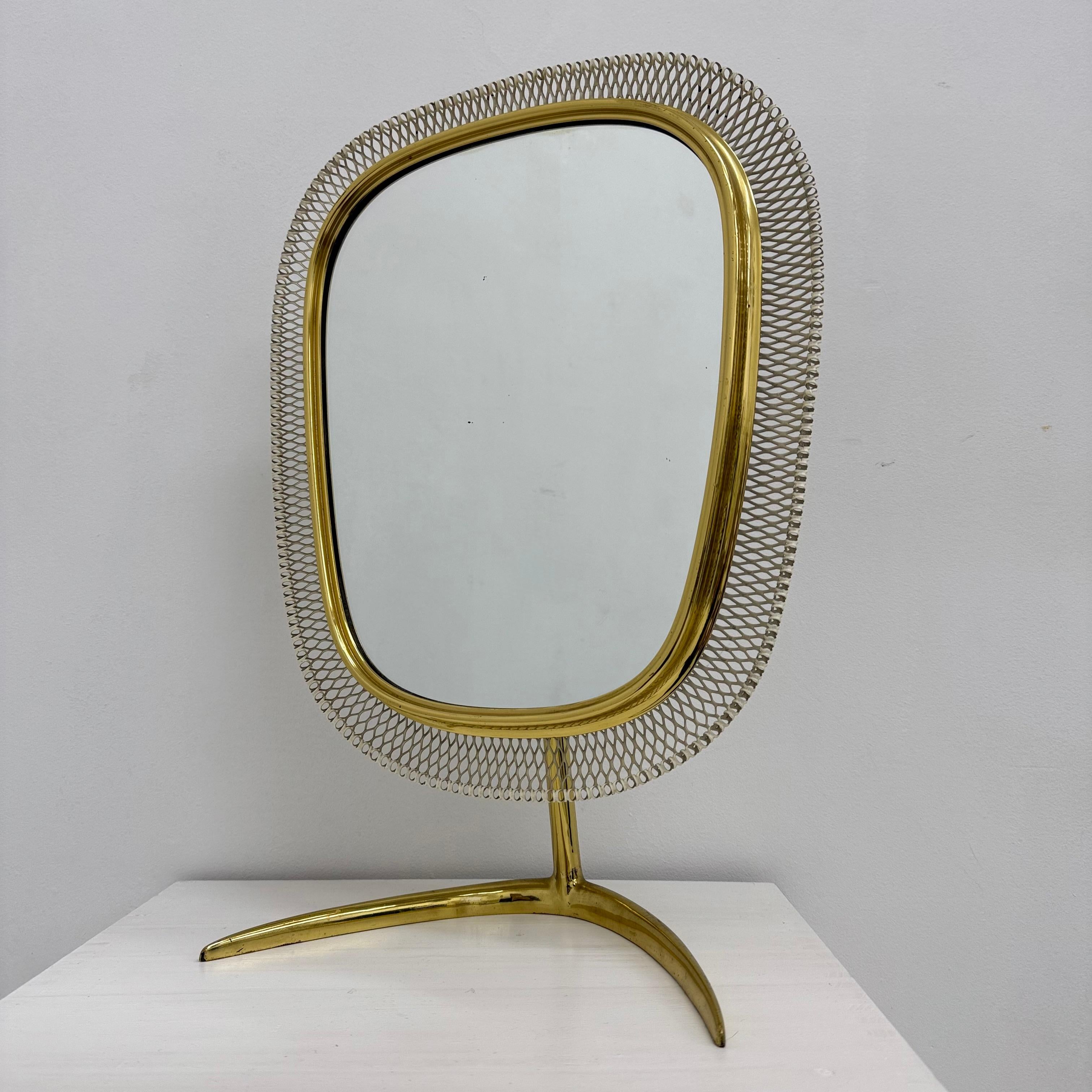 Miroir mural de table de toilette en laiton du milieu du siècle par Vereinigte Werkstätten , Allemagne en vente 10