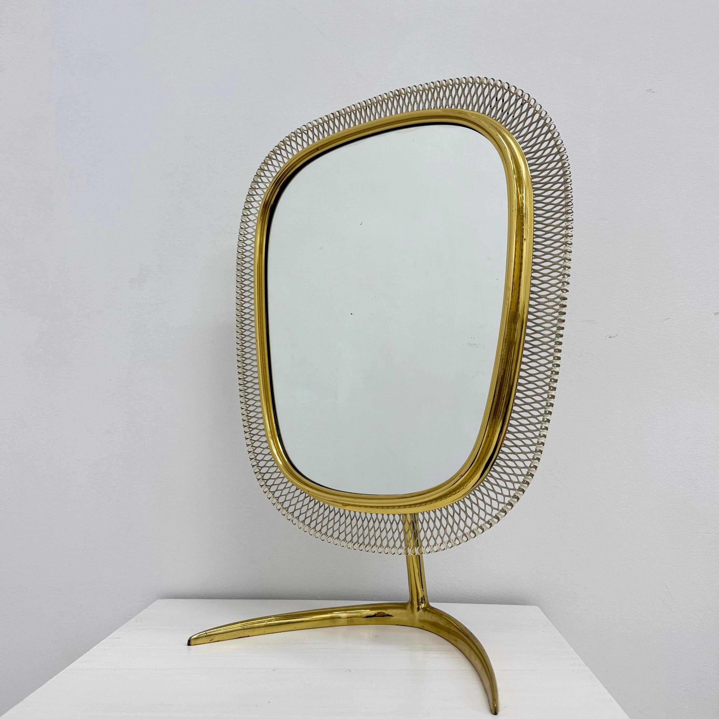 Miroir mural de table de toilette en laiton du milieu du siècle par Vereinigte Werkstätten , Allemagne , années 1950