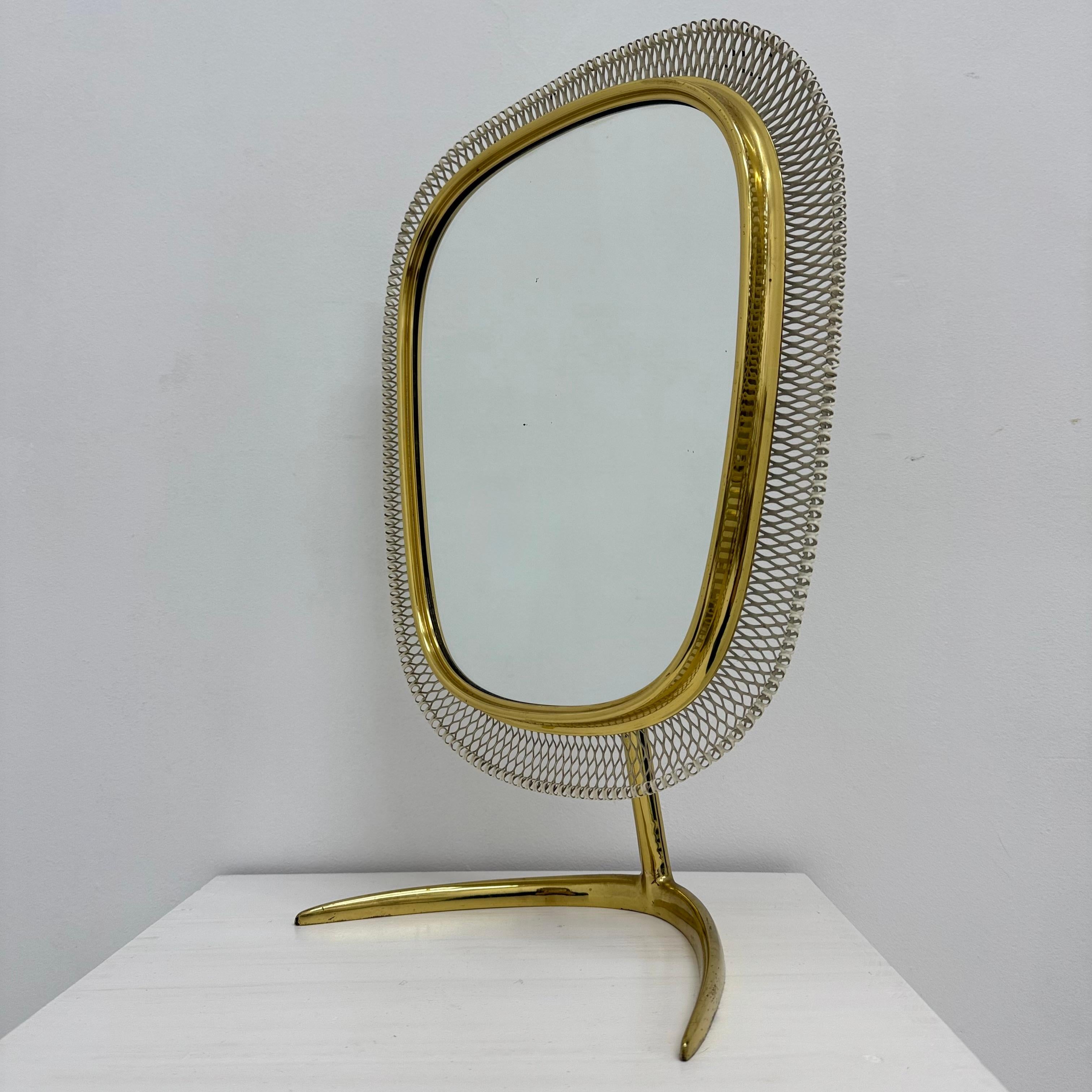 Milieu du XXe siècle Miroir mural de table de toilette en laiton du milieu du siècle par Vereinigte Werkstätten , Allemagne en vente