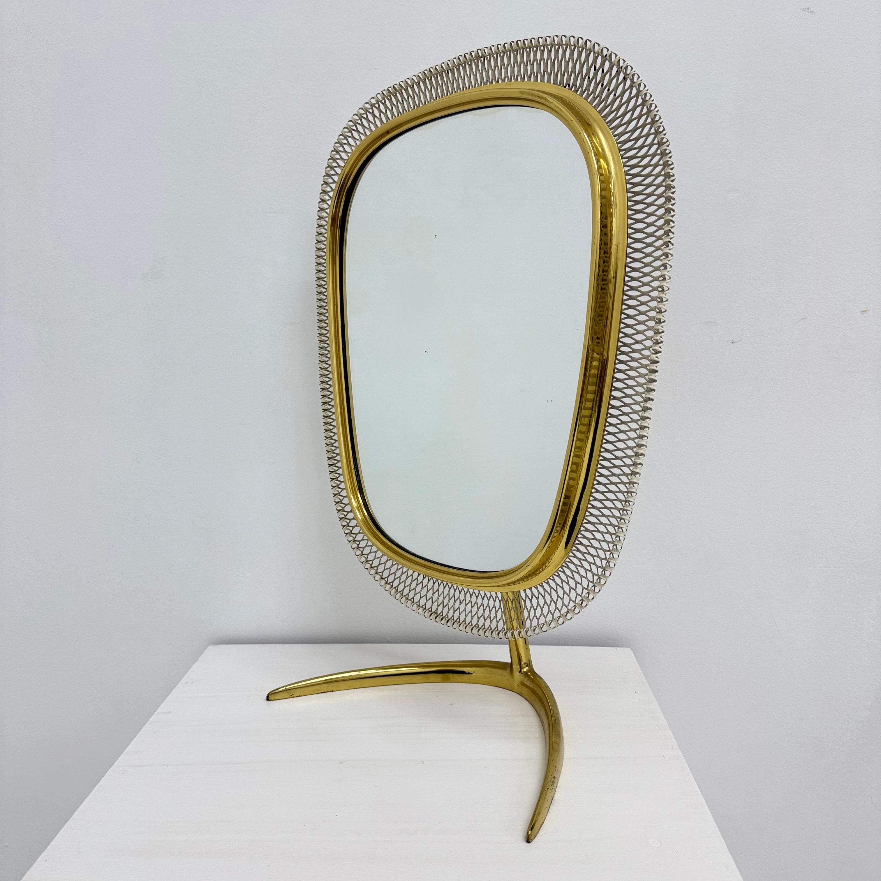 Miroir mural de table de toilette en laiton du milieu du siècle par Vereinigte Werkstätten , Allemagne en vente 1