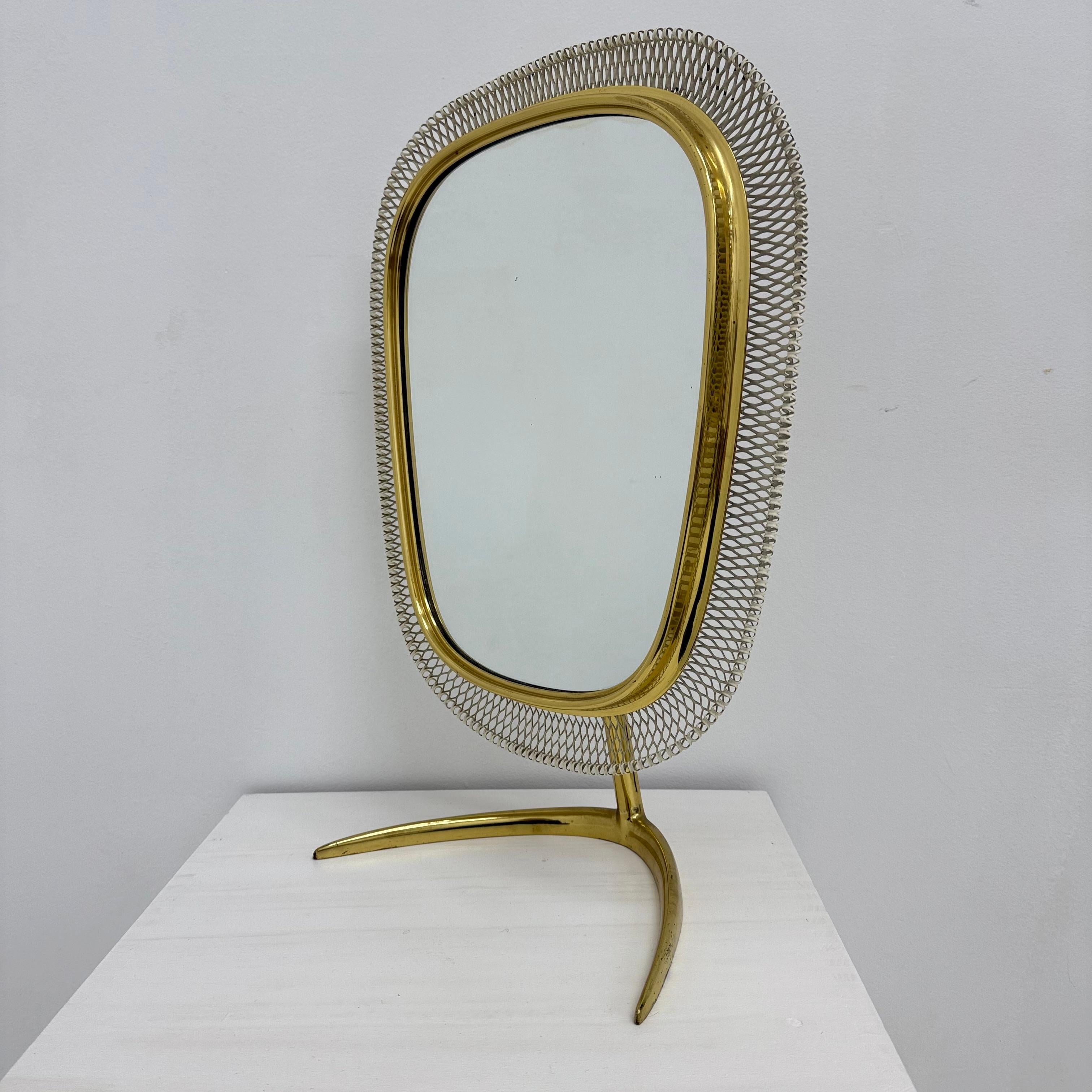 Miroir mural de table de toilette en laiton du milieu du siècle par Vereinigte Werkstätten , Allemagne en vente 2