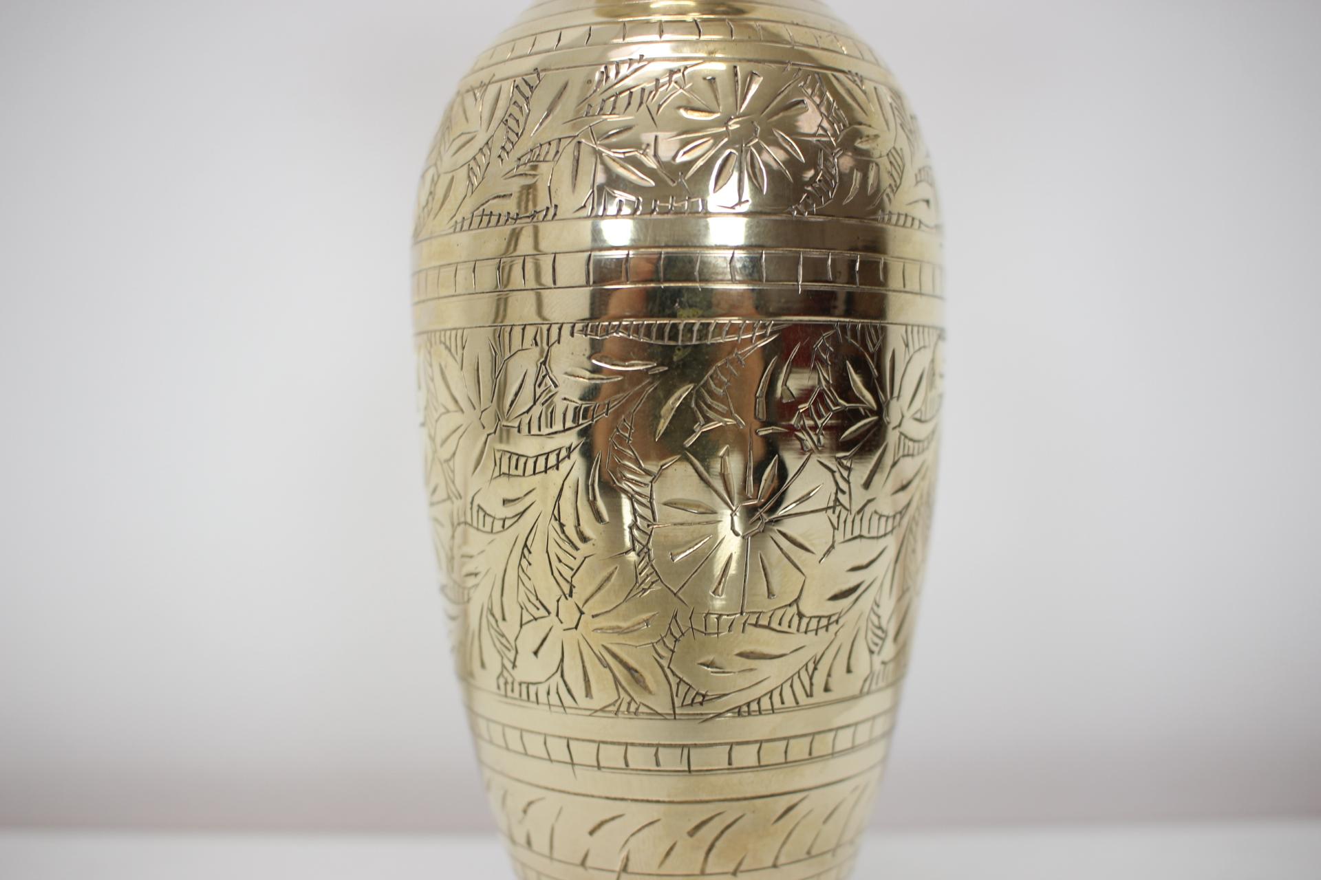 Indien Vase en laiton du milieu du siècle dernier, années 1960 en vente