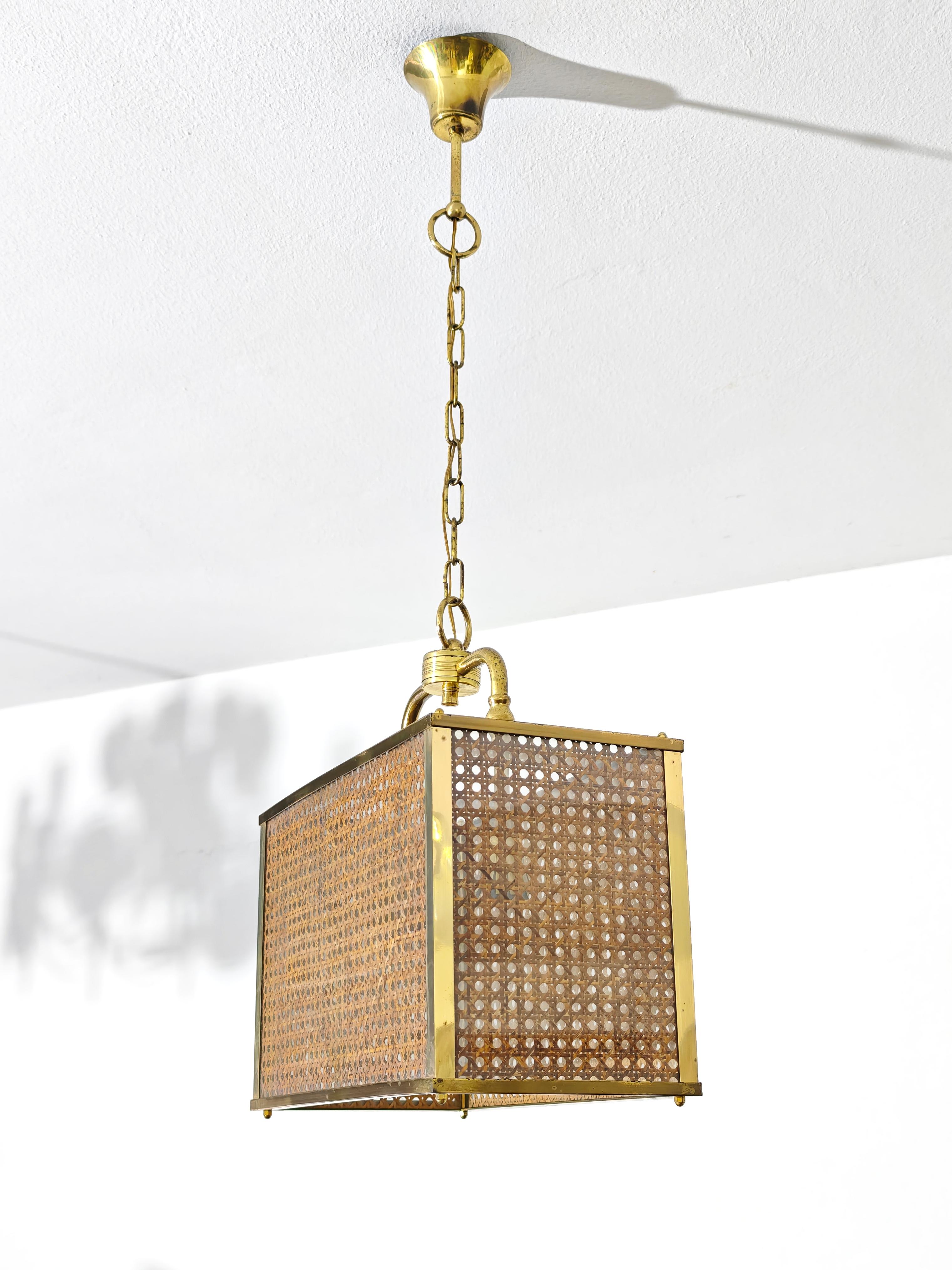 Lustre en paille, osier et plexiglas du milieu du siècle en laiton de Vienne Italie 60/70s en vente 6