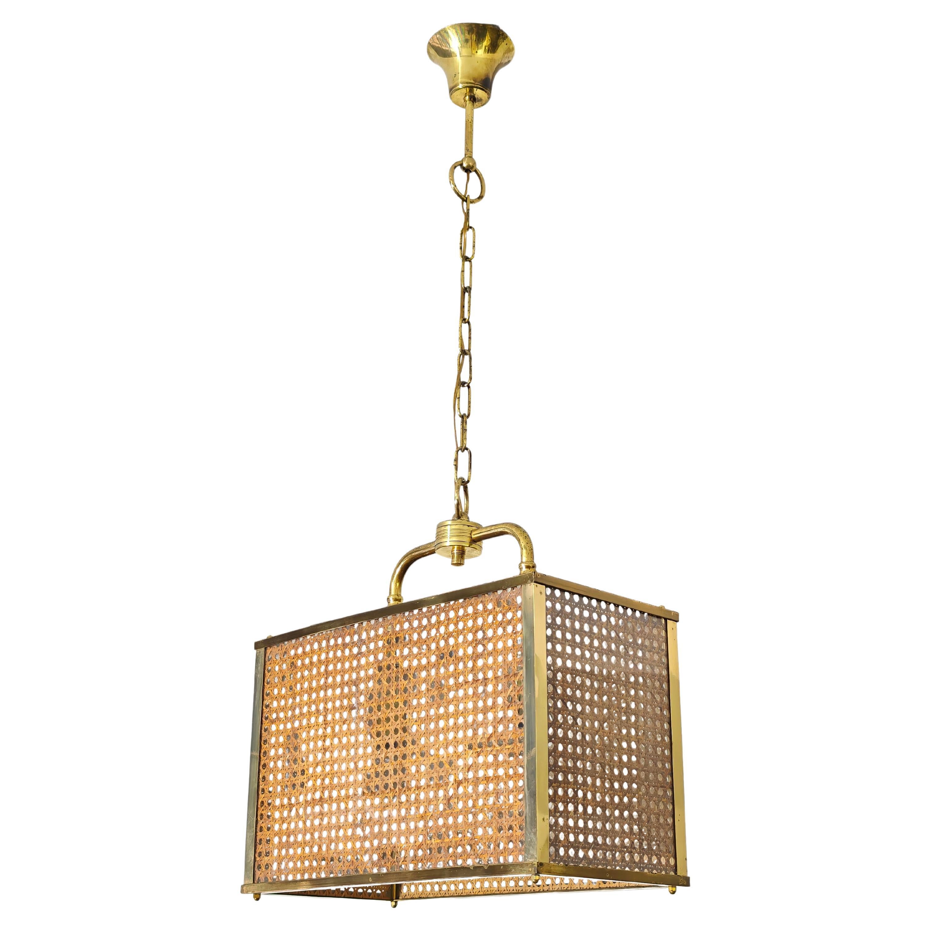 Lustre en paille, osier et plexiglas du milieu du siècle en laiton de Vienne Italie 60/70s en vente