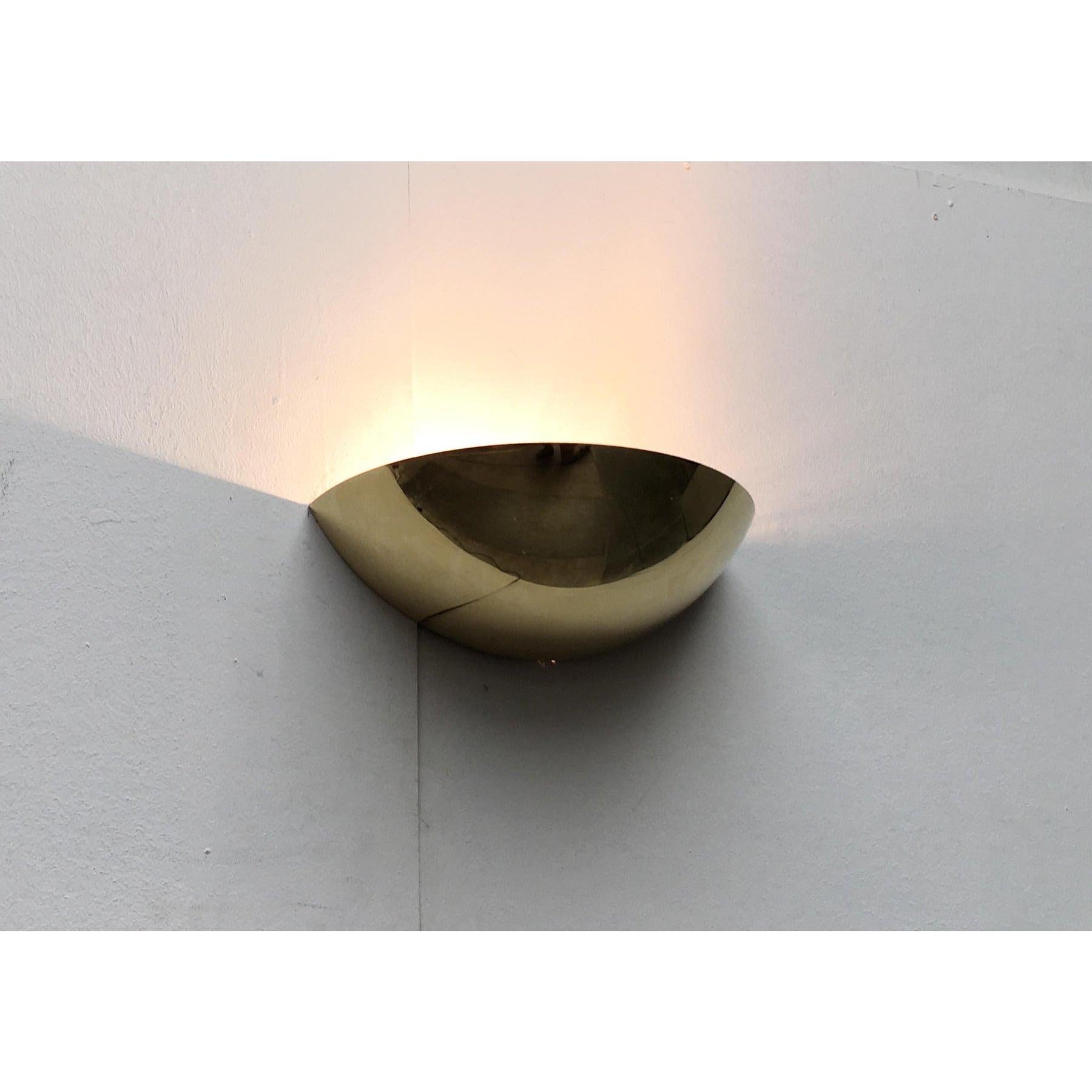 Mid-Century Brass Wall Lamp In Excellent Condition For Sale In Hamburg, DE