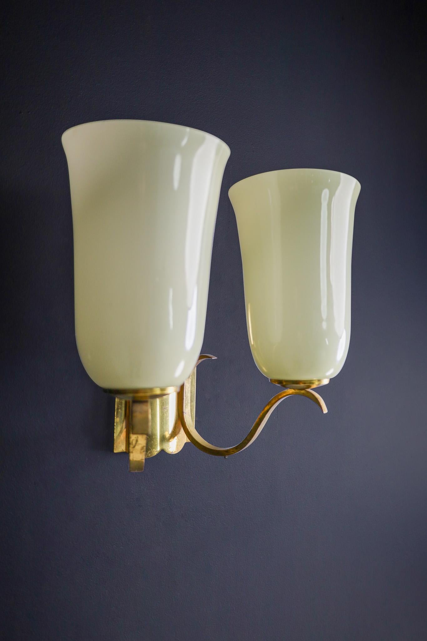 Mid-Century Brass Wall Light Sconce Opaline Glass Shades, Germany 1950s For Sale 1