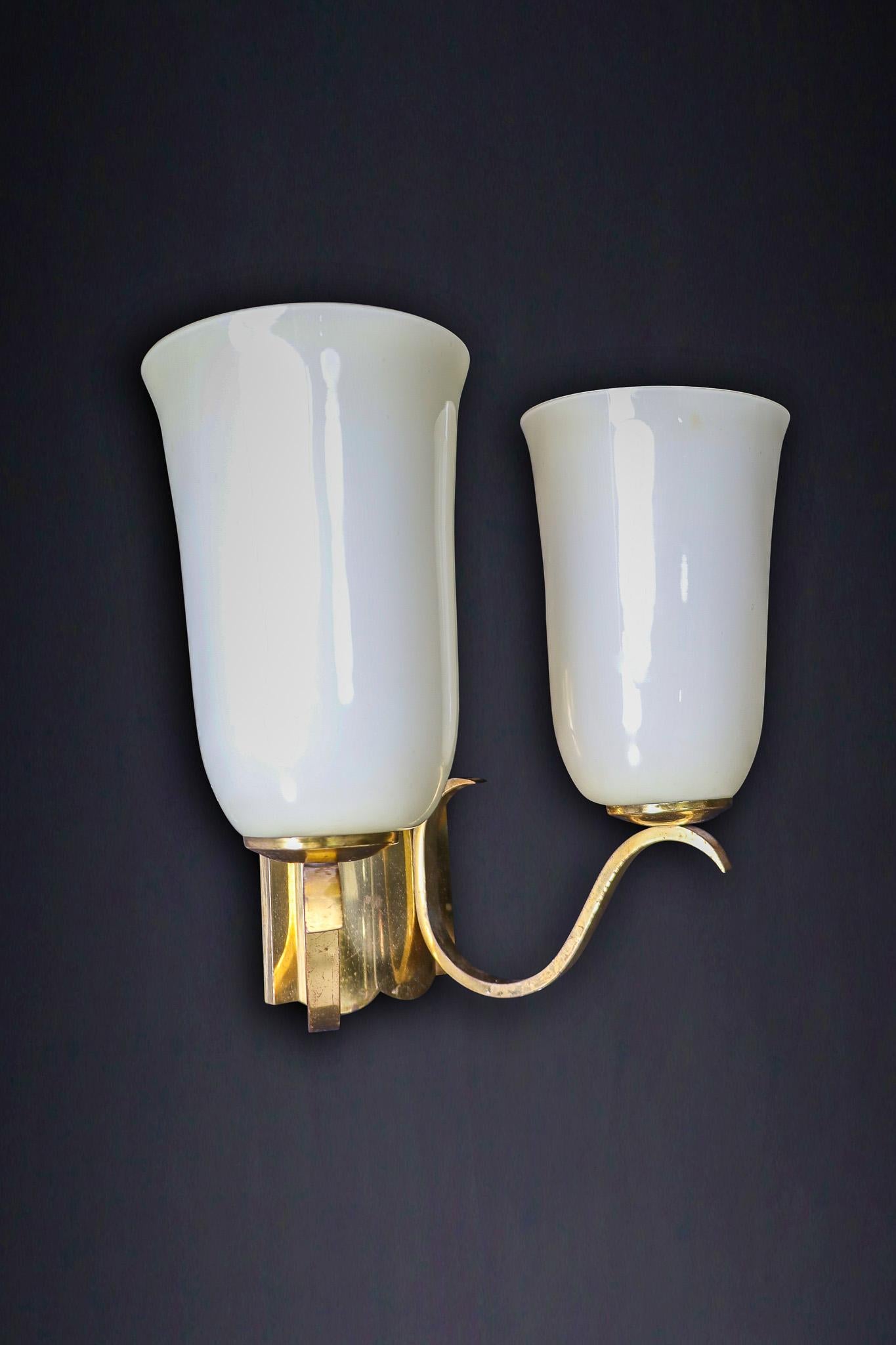 Mid-Century Brass Wall Light Sconce Opaline Glass Shades, Germany 1950s For Sale 4