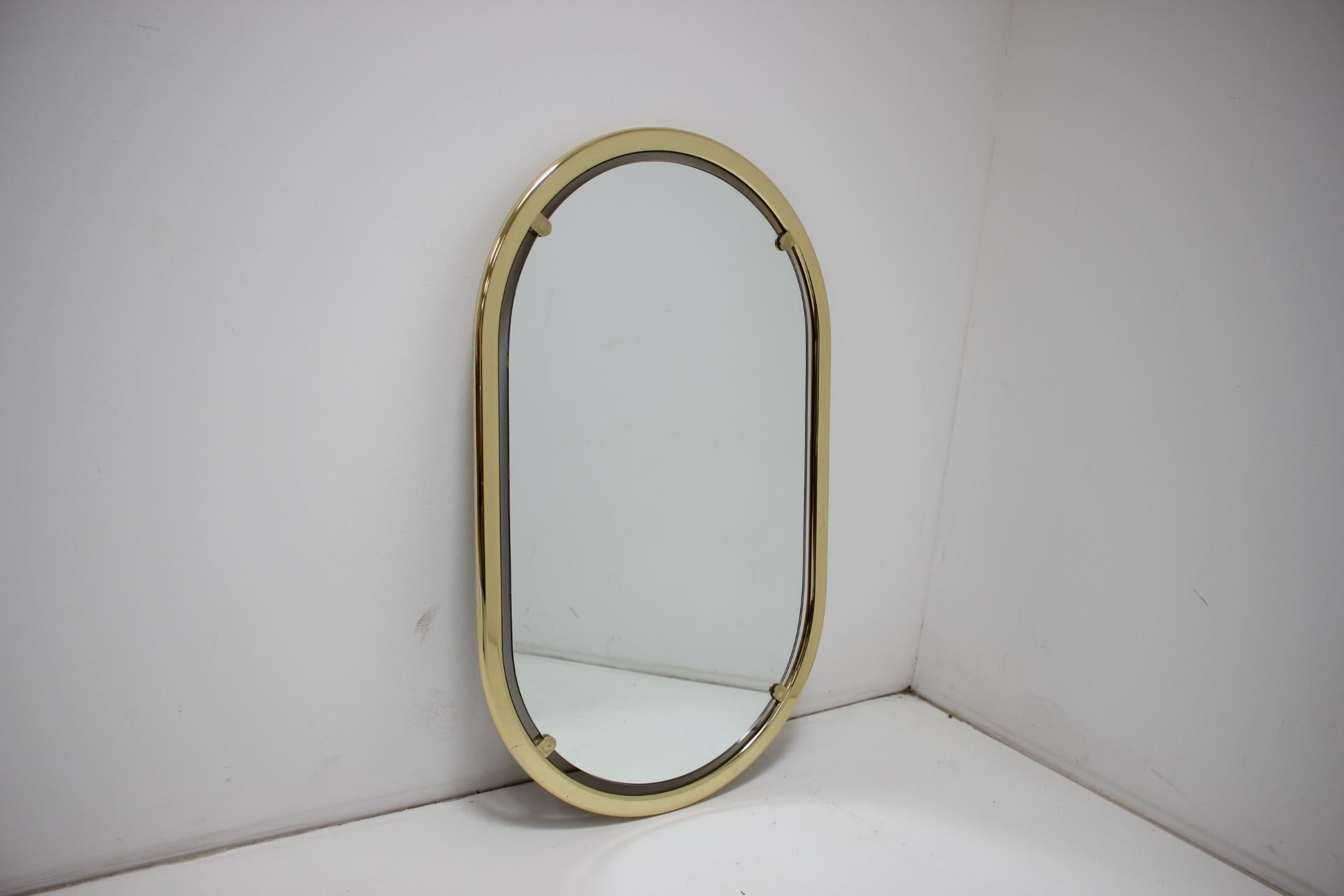 
Made in Germany
Made of Mirror,Brass
With Aged Patina
Re-polished
Good Original Condition