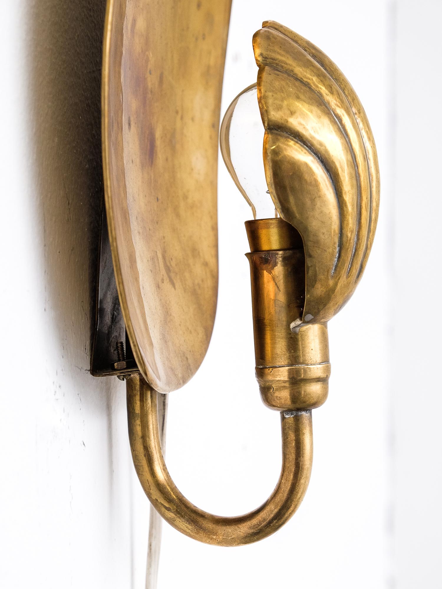 Elegant midcentury solid brass wall sconce designed by Lars Holmström and manufactured by Swedish company Arvika.

E14 light bulb. Stamped.