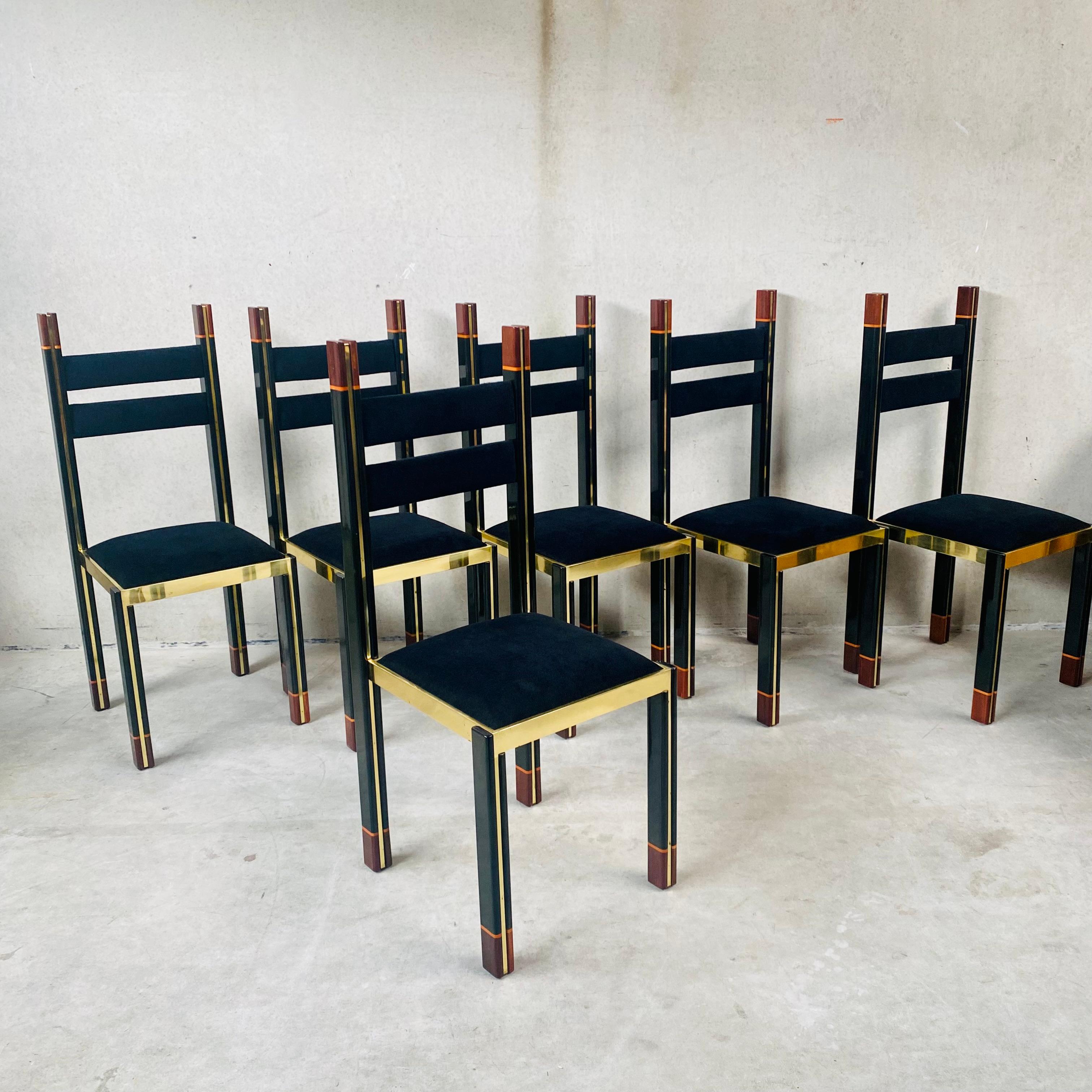 Élevez votre salle à manger avec une élégance intemporelle : Chaises de salle à manger en laiton et noyer italien du milieu du siècle par Paolo Barracchia pour Roman Deco