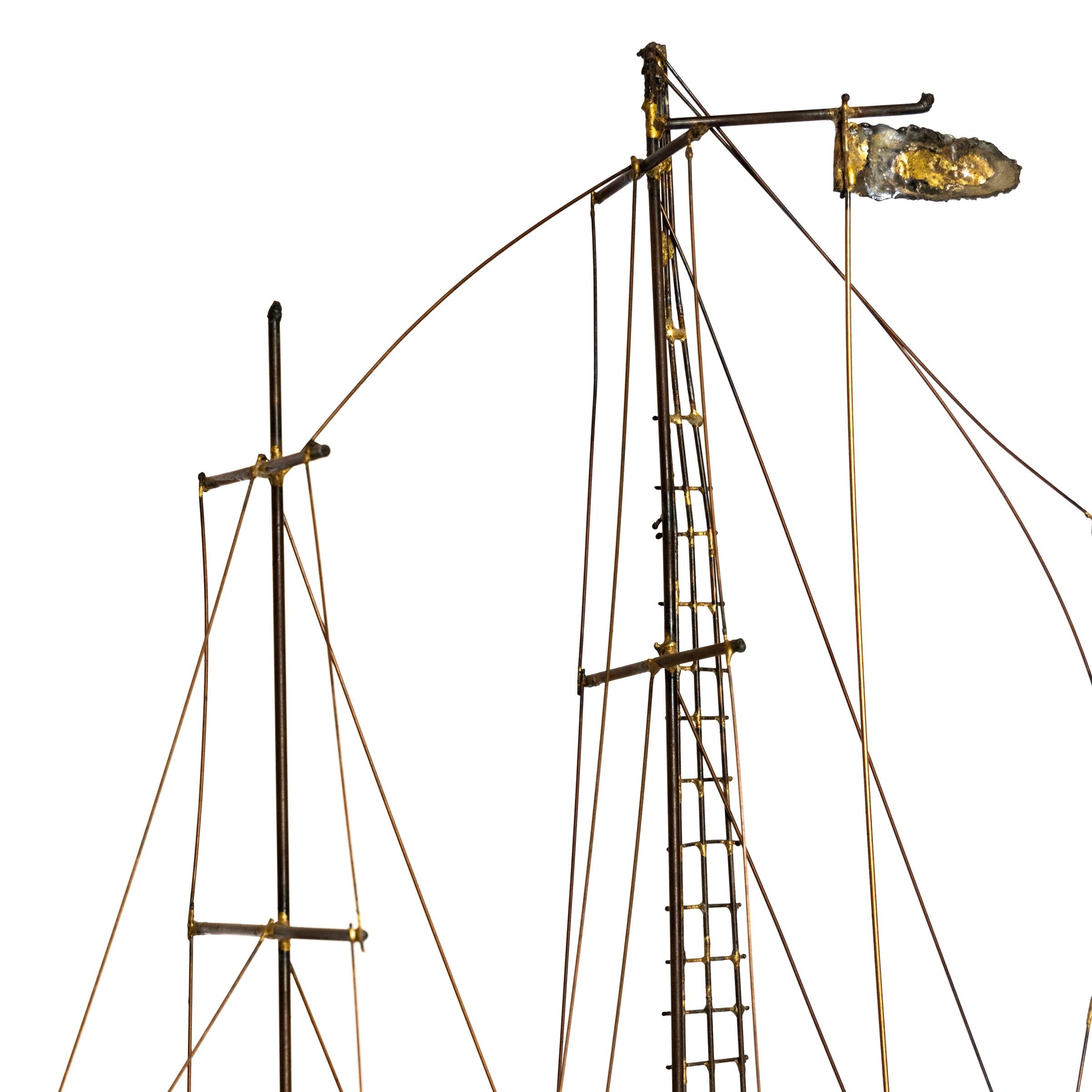 Brutalismo Scultura di veliero in filo d'ottone del metà del secolo scorso in vendita
