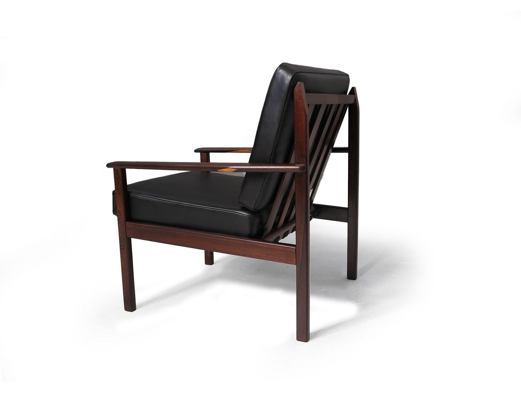 20th Century Mid-century Brazil Modern Lounge Chairs in Black Leather For Sale