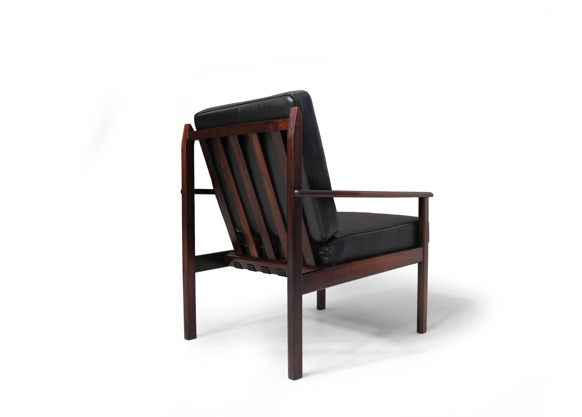 Mid-century Brazil Modern Lounge Chairs in Black Leather For Sale 1