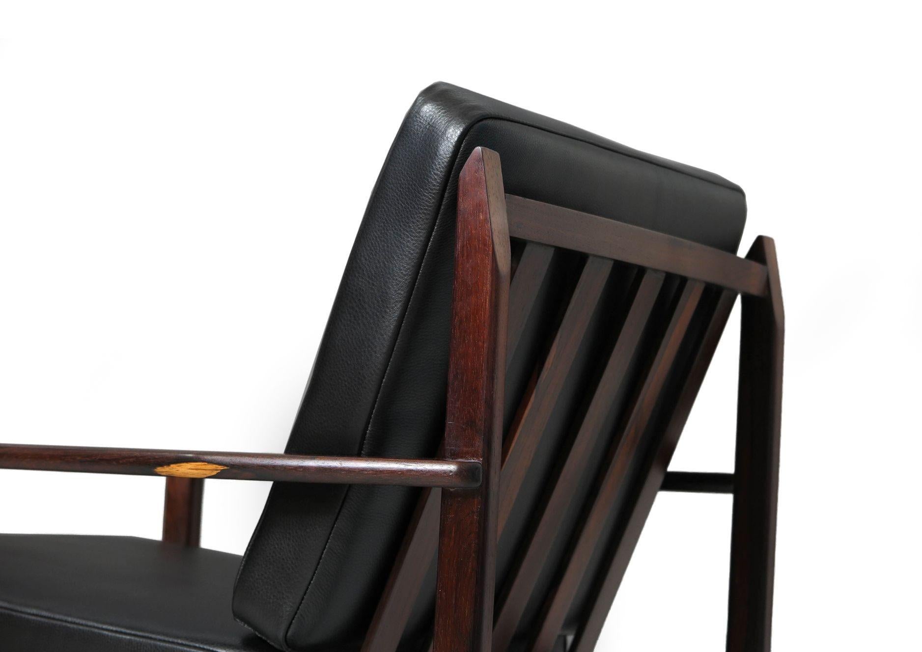 Mid-century Brazil Modern Lounge Chairs in Black Leather For Sale 2