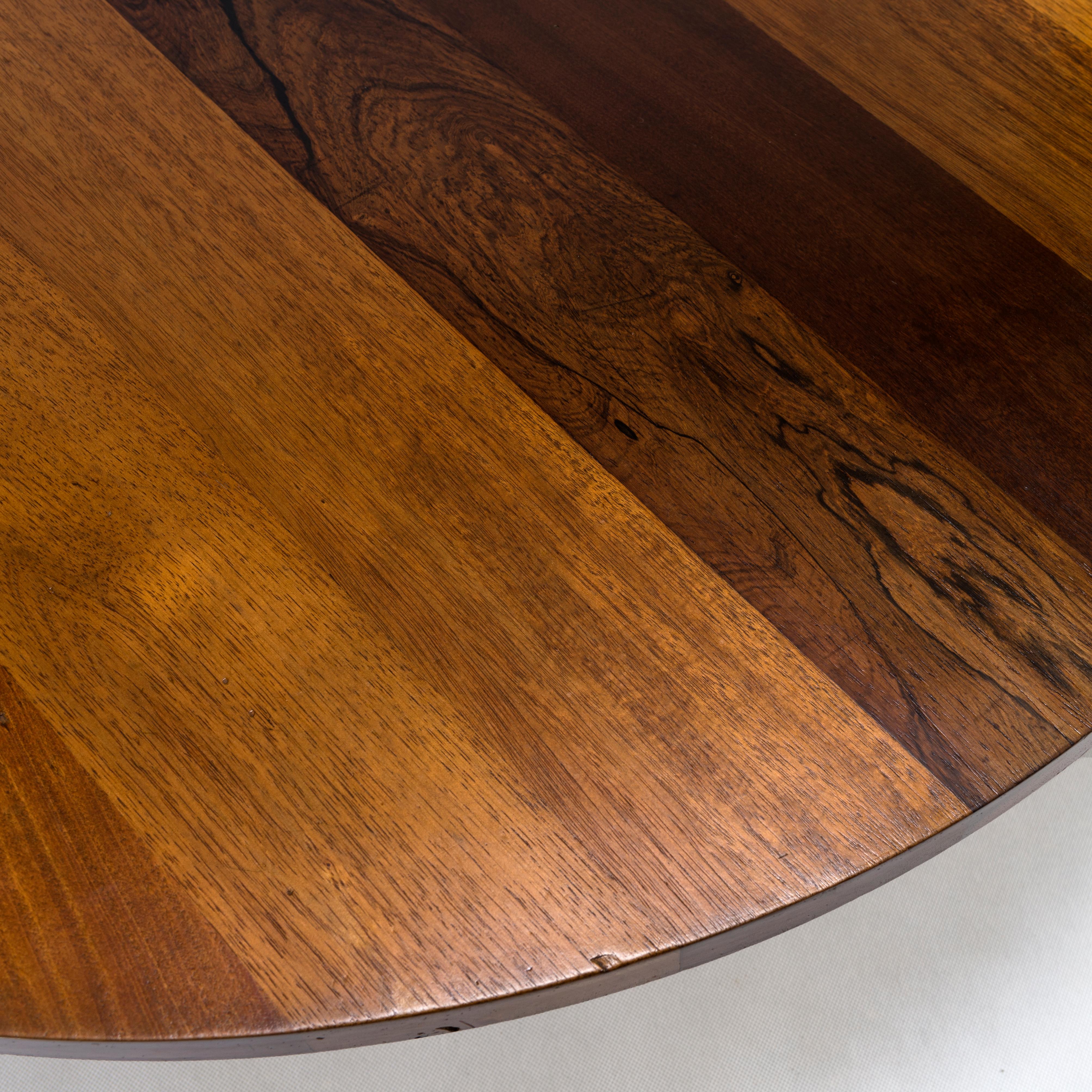 Acacio Gil Borsoi
Coffee table
Property of a private residence in Recife
Produced by Casa Hollanda
Diverse woods (Pau Marfim, Pau Ferro, Jacaranda, Caviuna...), Metal structure
Brazil, circa 1955.