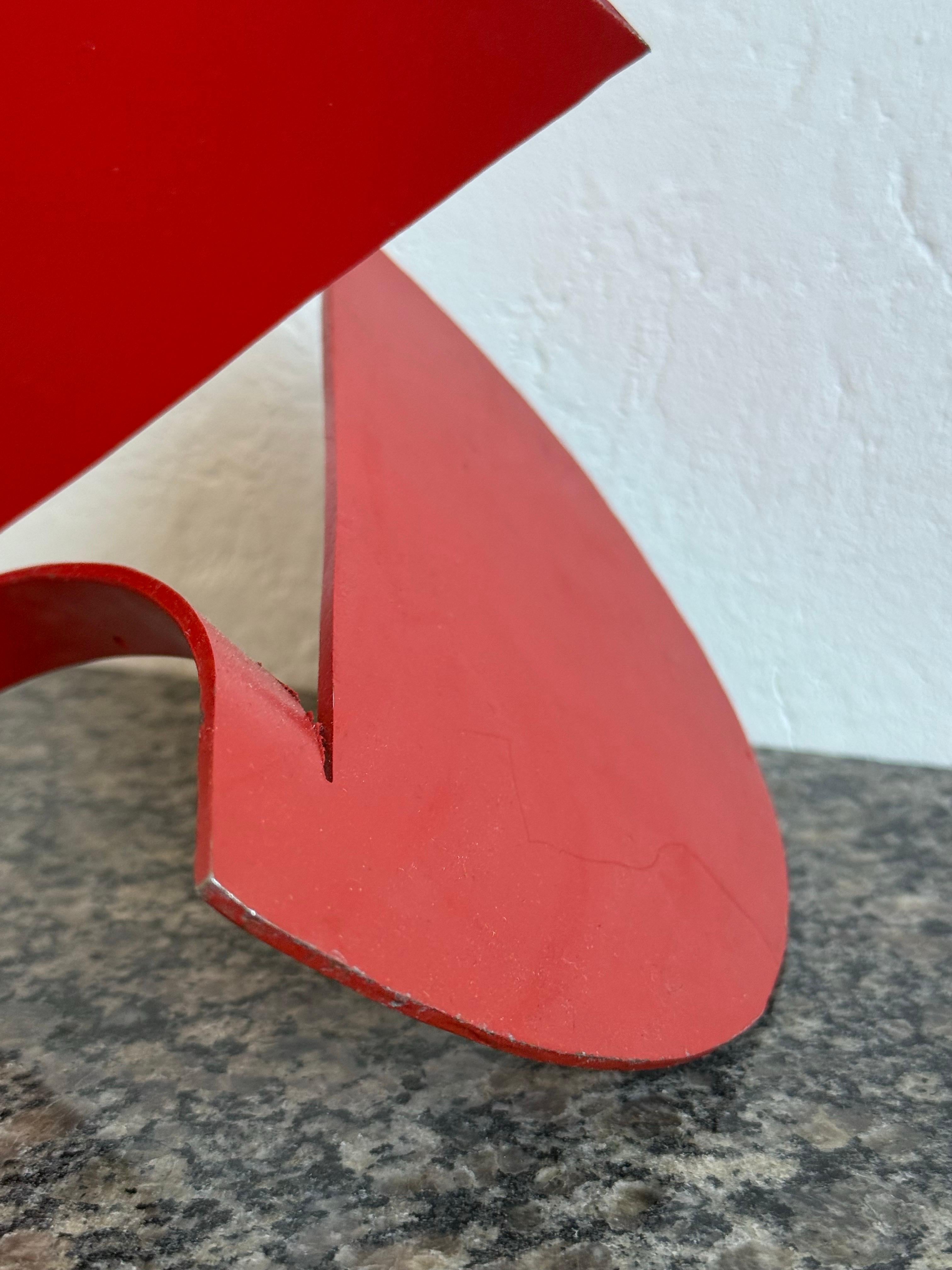 Mitte des Jahrhunderts brasilianischen modernen abstrakten rot lackierten Tisch Skulptur im Angebot 3