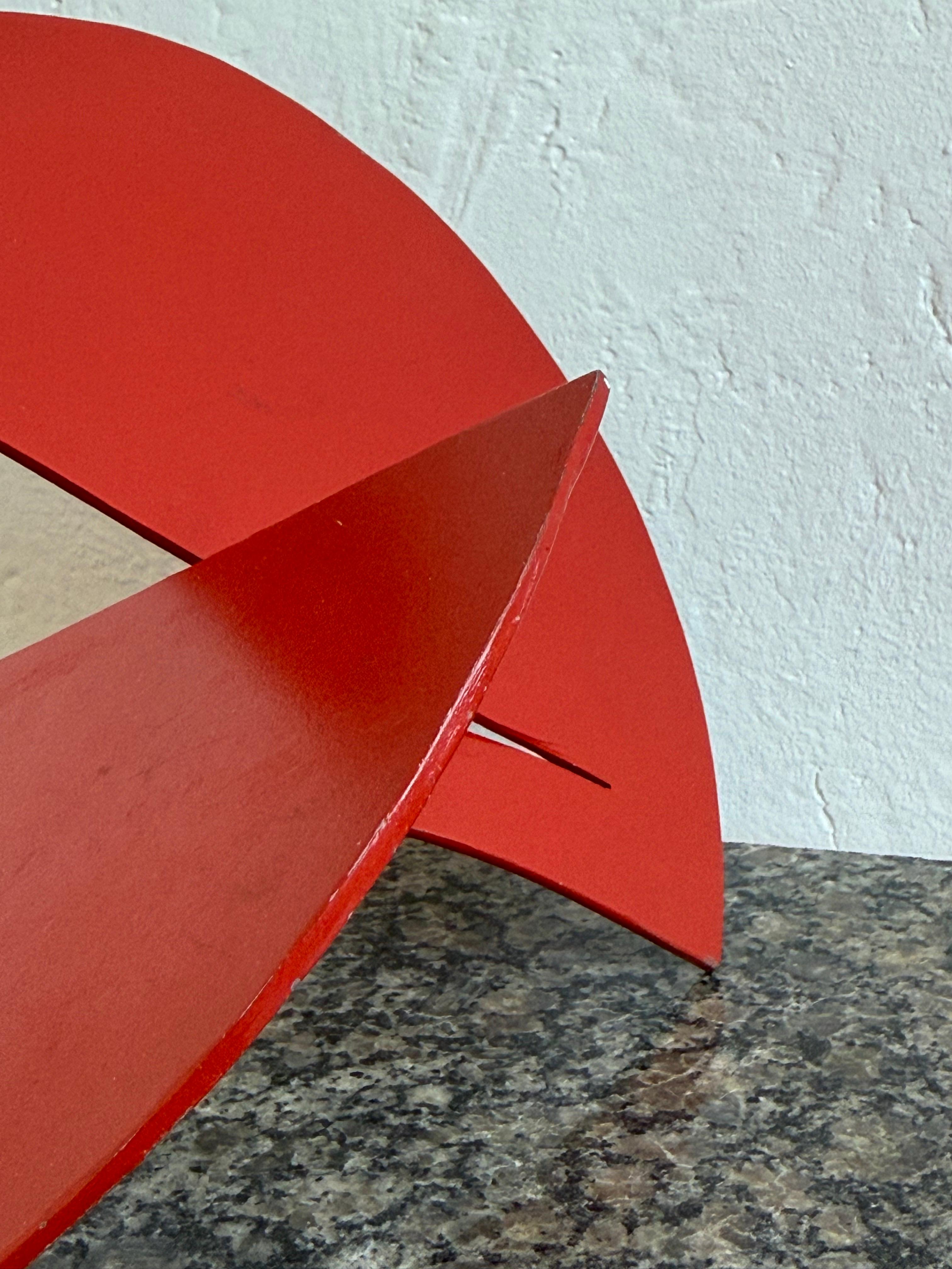Mitte des Jahrhunderts brasilianischen modernen abstrakten rot lackierten Tisch Skulptur im Angebot 4
