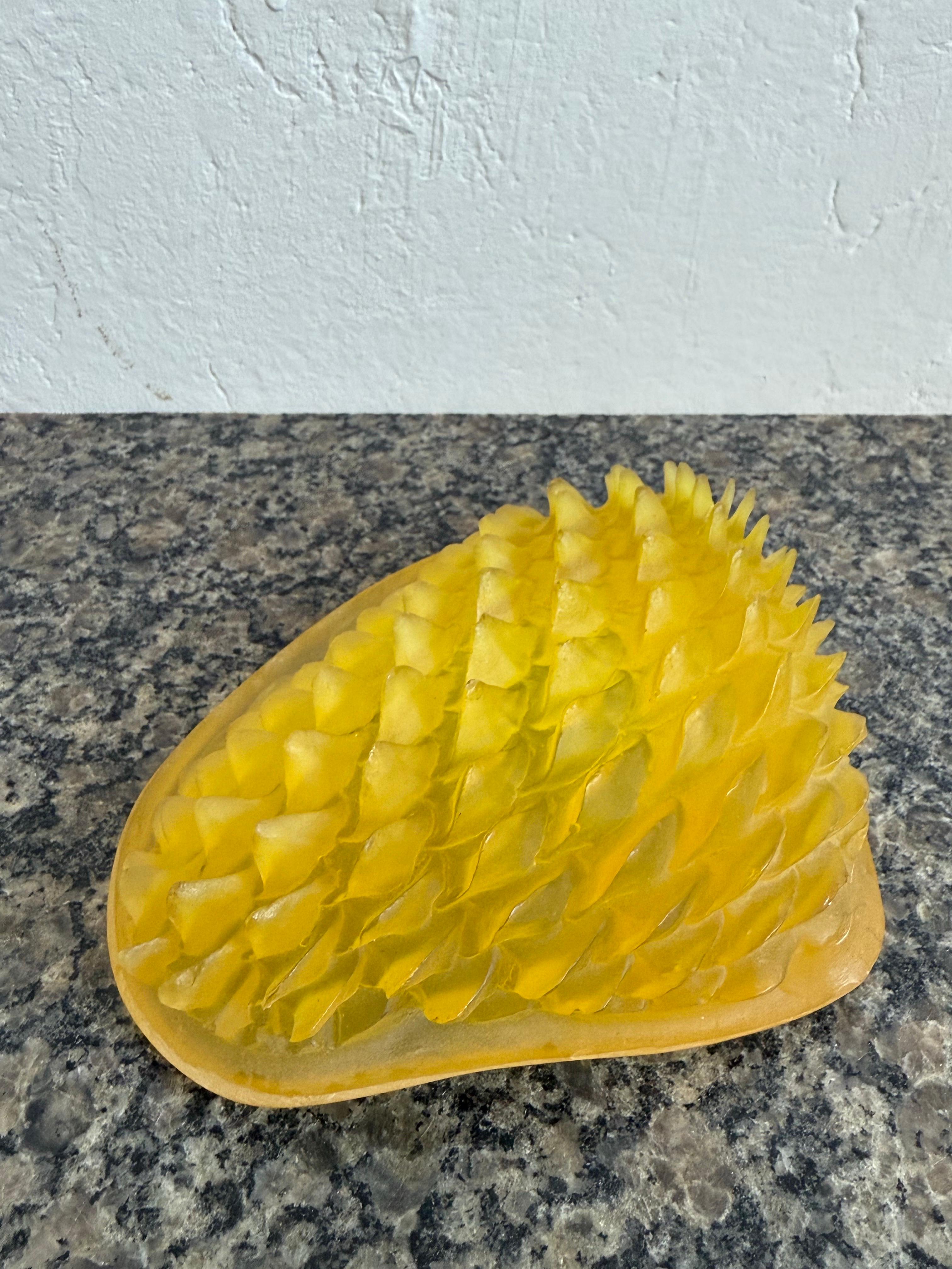 Piatto di metà secolo brasiliano moderno in acrilico Catch All Dish Wish Scaly Underside in vendita 5