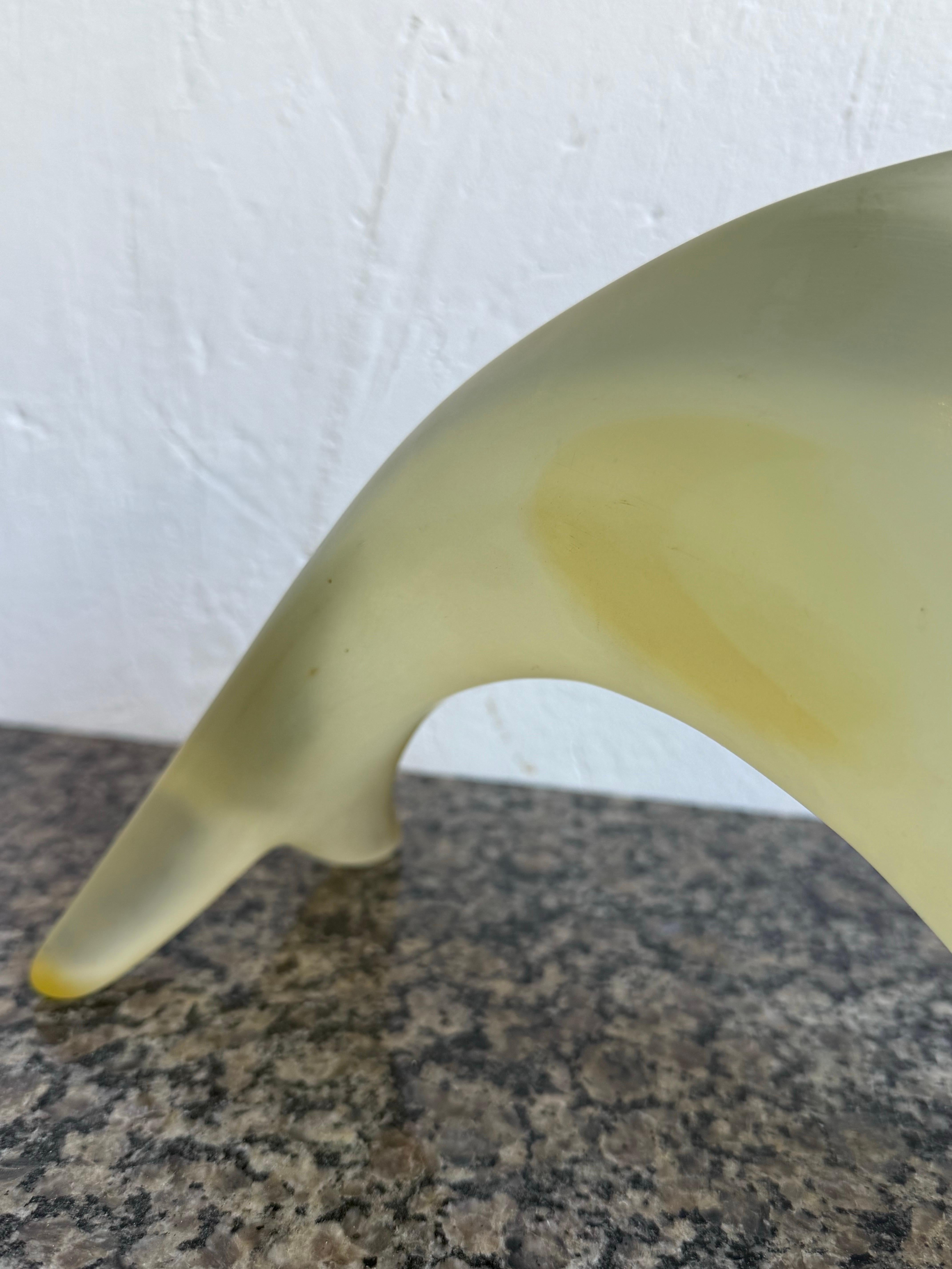 Scultura moderna brasiliana di metà secolo con pesce saltante in acrilico, anni '60 in vendita 6