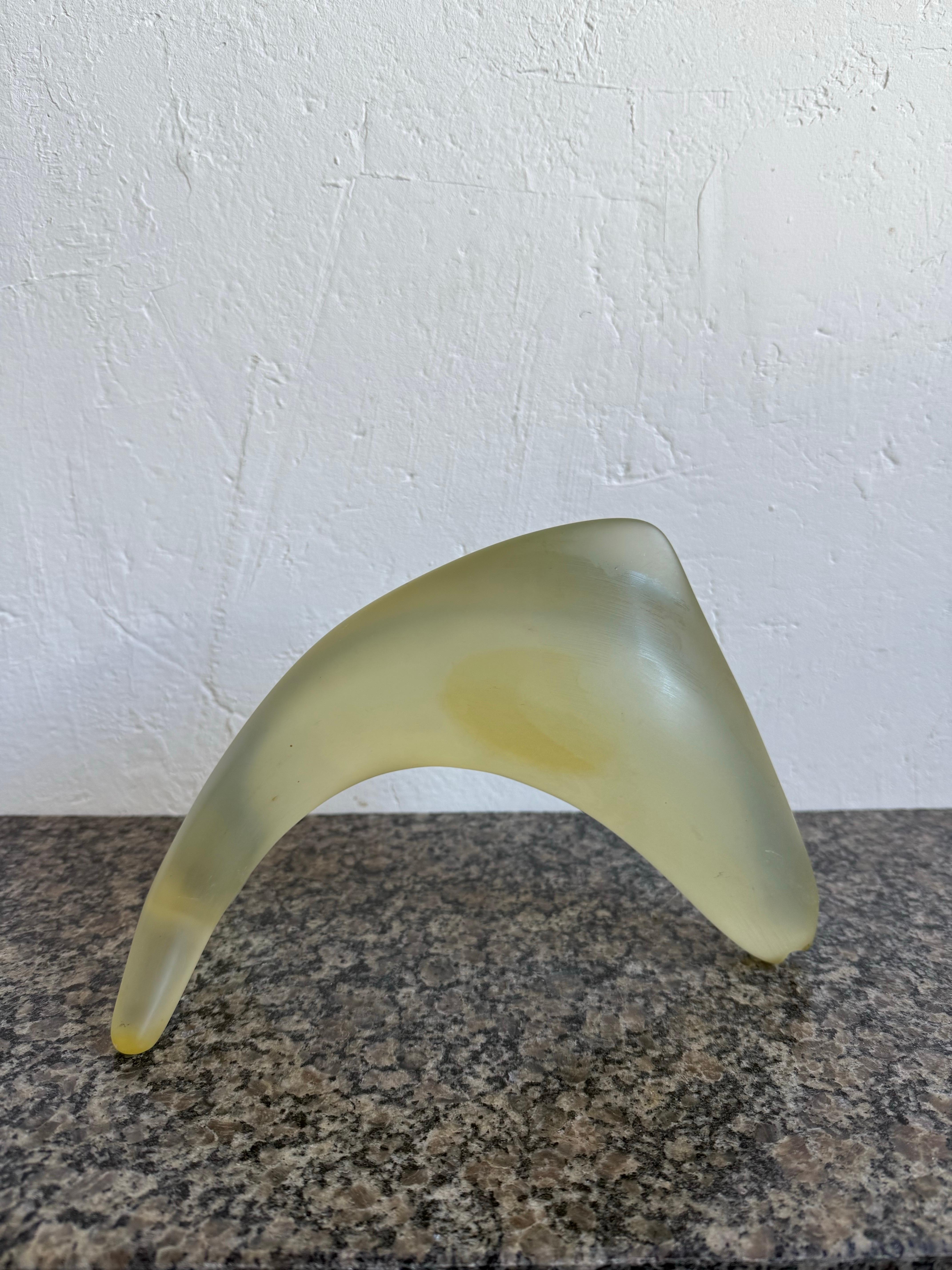 Scultura moderna brasiliana di metà secolo con pesce saltante in acrilico, anni '60 in vendita 7