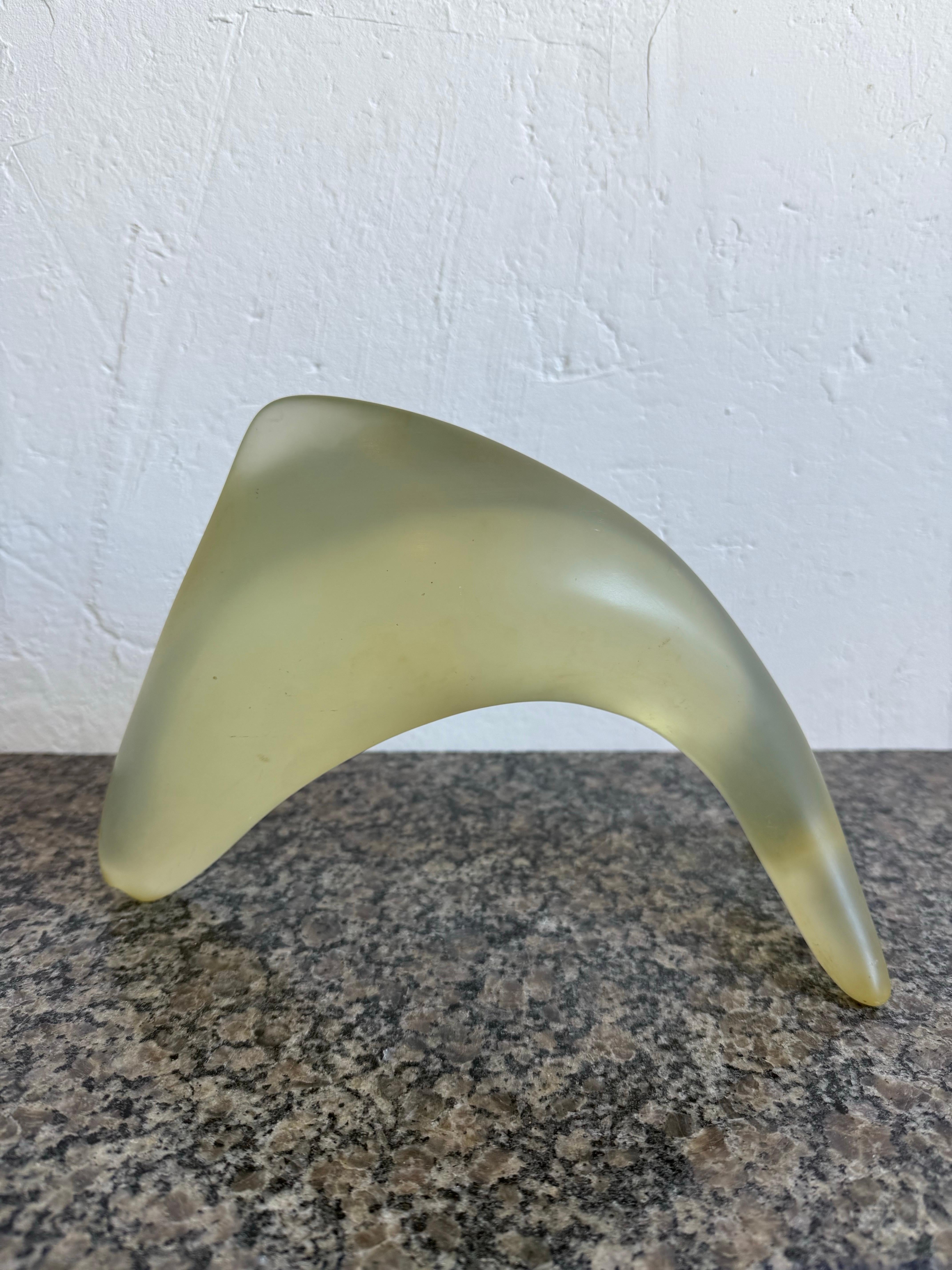 Scultura brasiliana in acrilico di metà secolo di un pesce che salta, circa 1960.