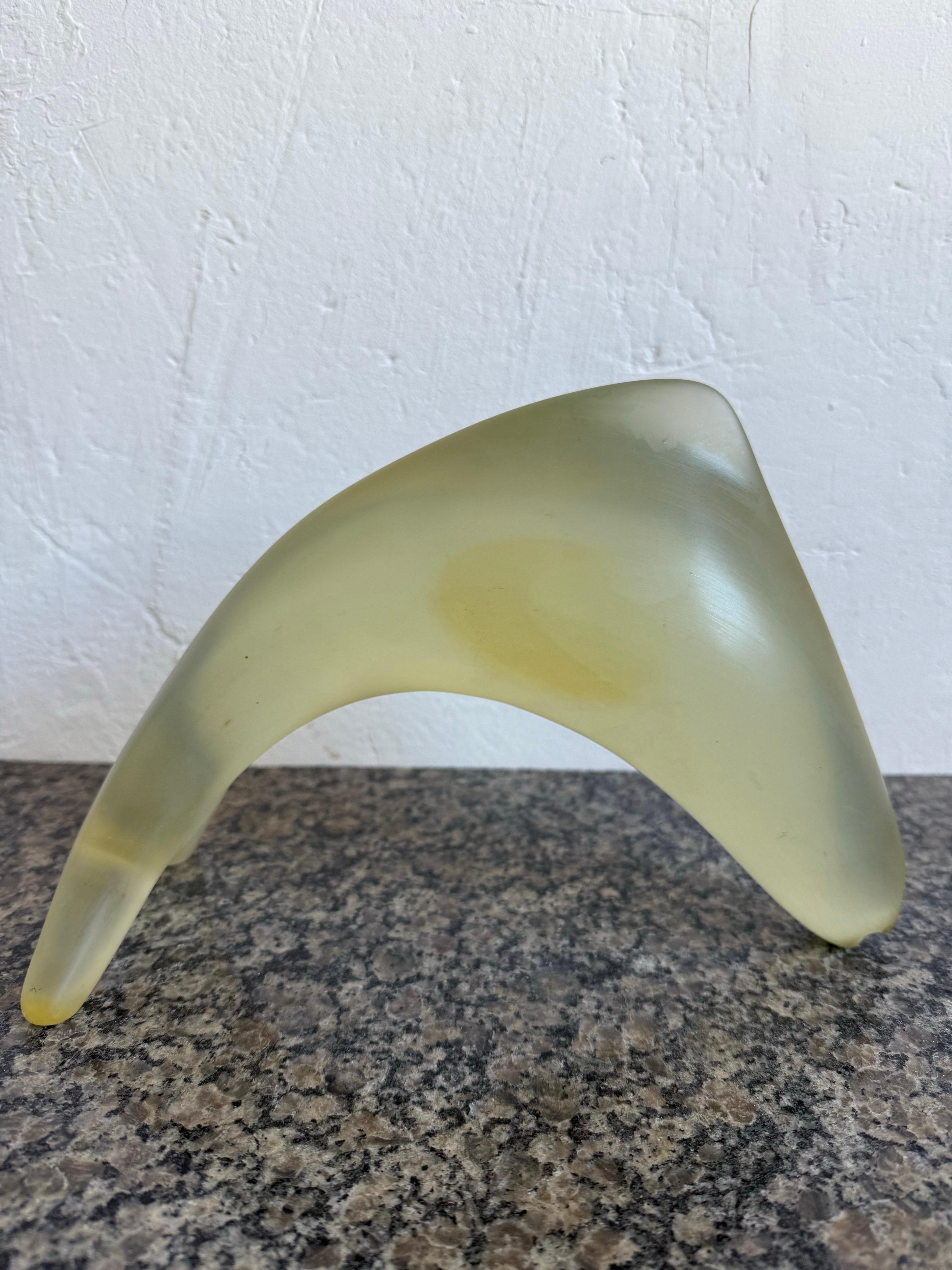Mid-Century moderno Scultura moderna brasiliana di metà secolo con pesce saltante in acrilico, anni '60 in vendita