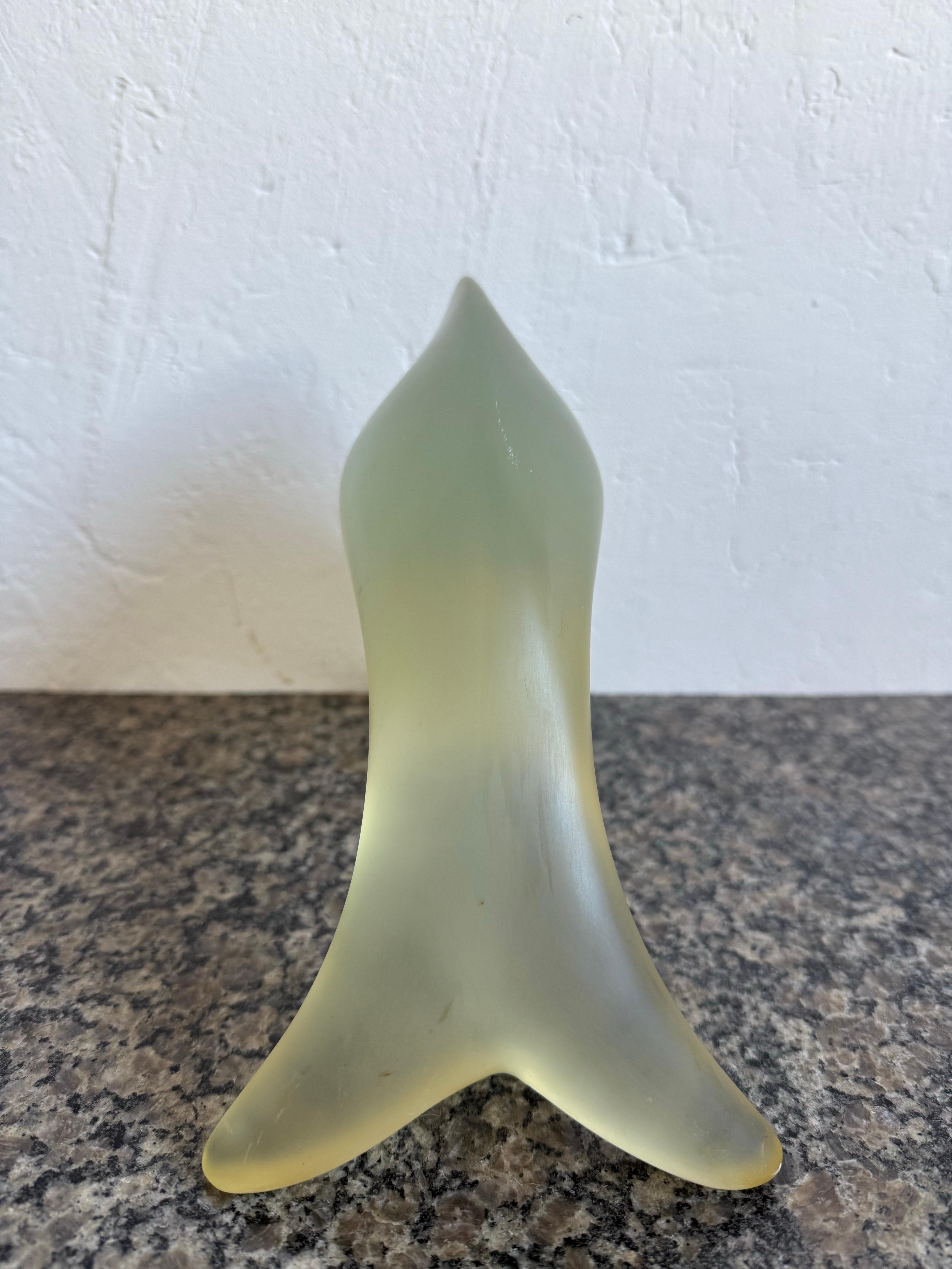 Scultura moderna brasiliana di metà secolo con pesce saltante in acrilico, anni '60 in vendita 1