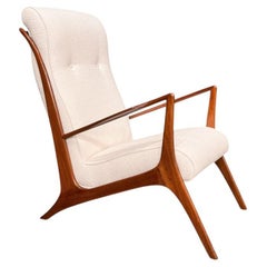 Poltrona brasiliana moderna di metà secolo in legno duro e bouclé di John Grazs, anni '50