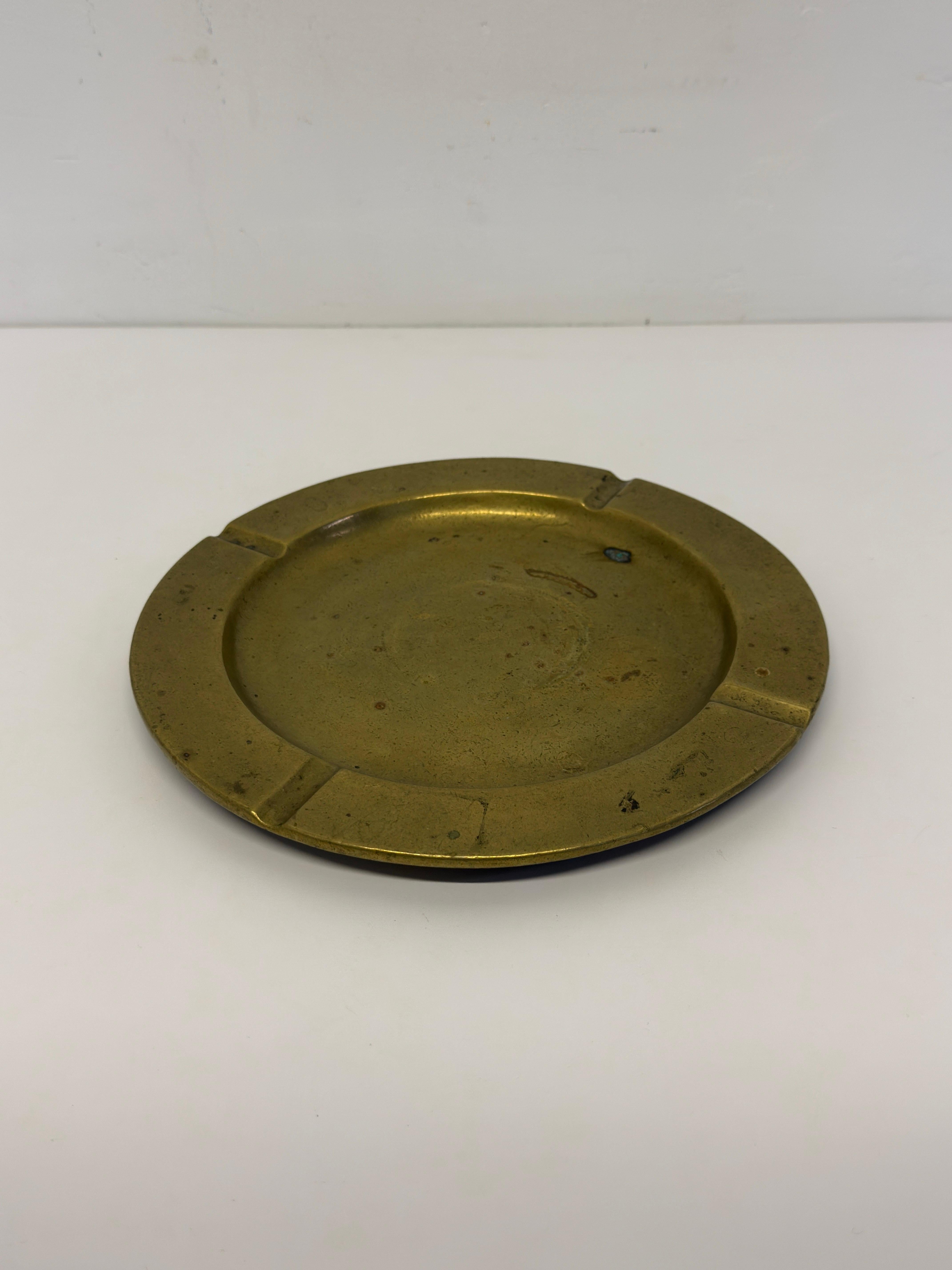 Posacenere o portacenere in bronzo massiccio brasiliano della metà del secolo scorso, anni '60 circa.